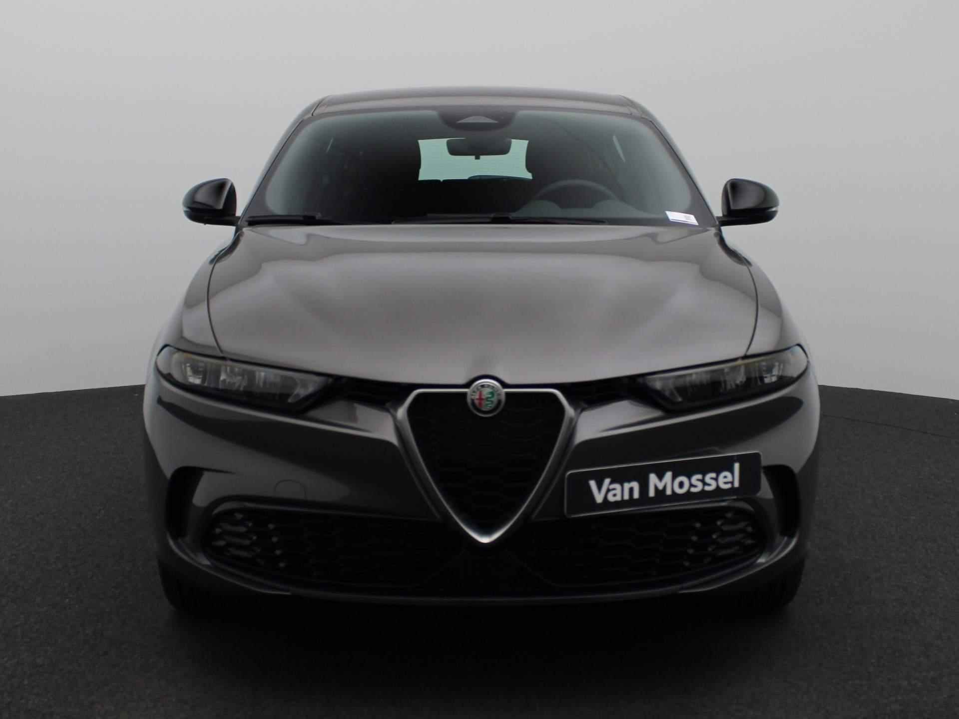 Alfa Romeo Tonale 1.5T Hybrid Super | Navigatie | Apple Carplay / Android Auto | Climate Control | Parkeersensoren | LMV | LED | Lage km stand - 3/39