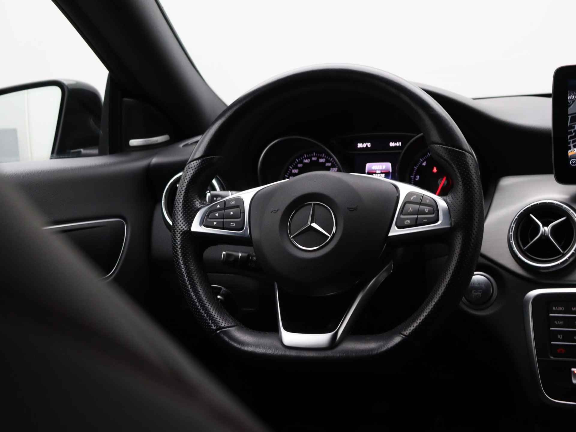 Mercedes-Benz CLA-klasse Shooting Brake 180 Business AMG Styling | Navigatie | Camera | LED Koplampen | Harman/Kardon | Elektrische Kofferklep | Dodehoekdetectie | - 11/34
