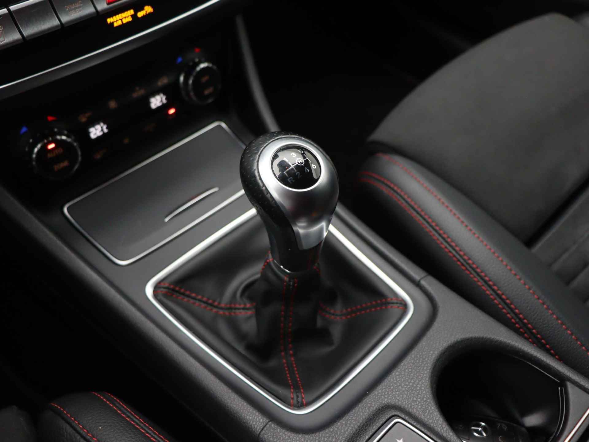 Mercedes-Benz CLA-klasse Shooting Brake 180 Business AMG Styling | Navigatie | Camera | LED Koplampen | Harman/Kardon | Elektrische Kofferklep | Dodehoekdetectie | - 22/34
