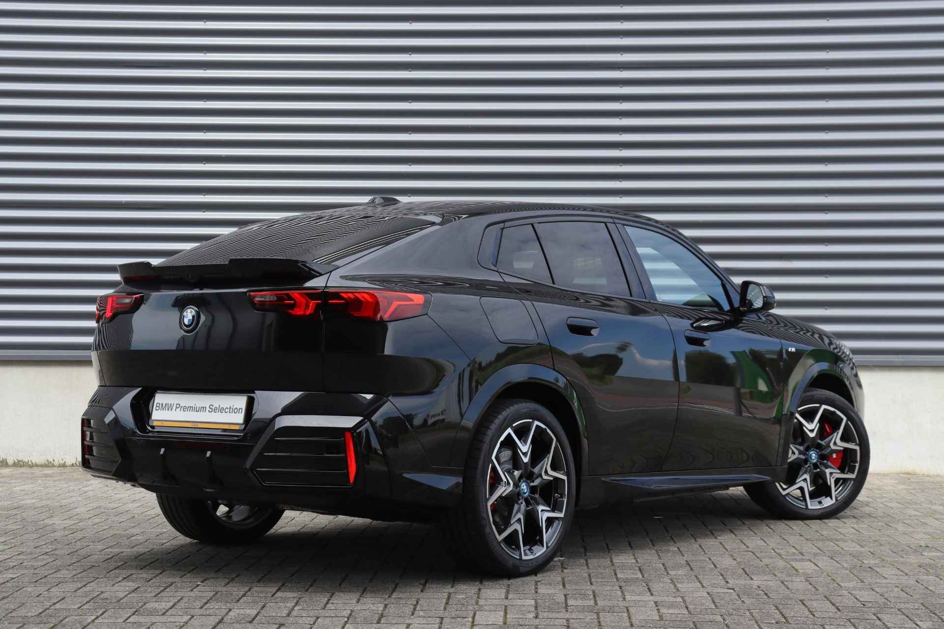 BMW iX2 xDrive30 | M Sportpakket Pro | Innovationpack | Trekhaak | Panodak | Harman Kardon | Parking Assistant Plus | Driving Assistant | Comfort Access | Head-Up | 20''LMV - 2/46