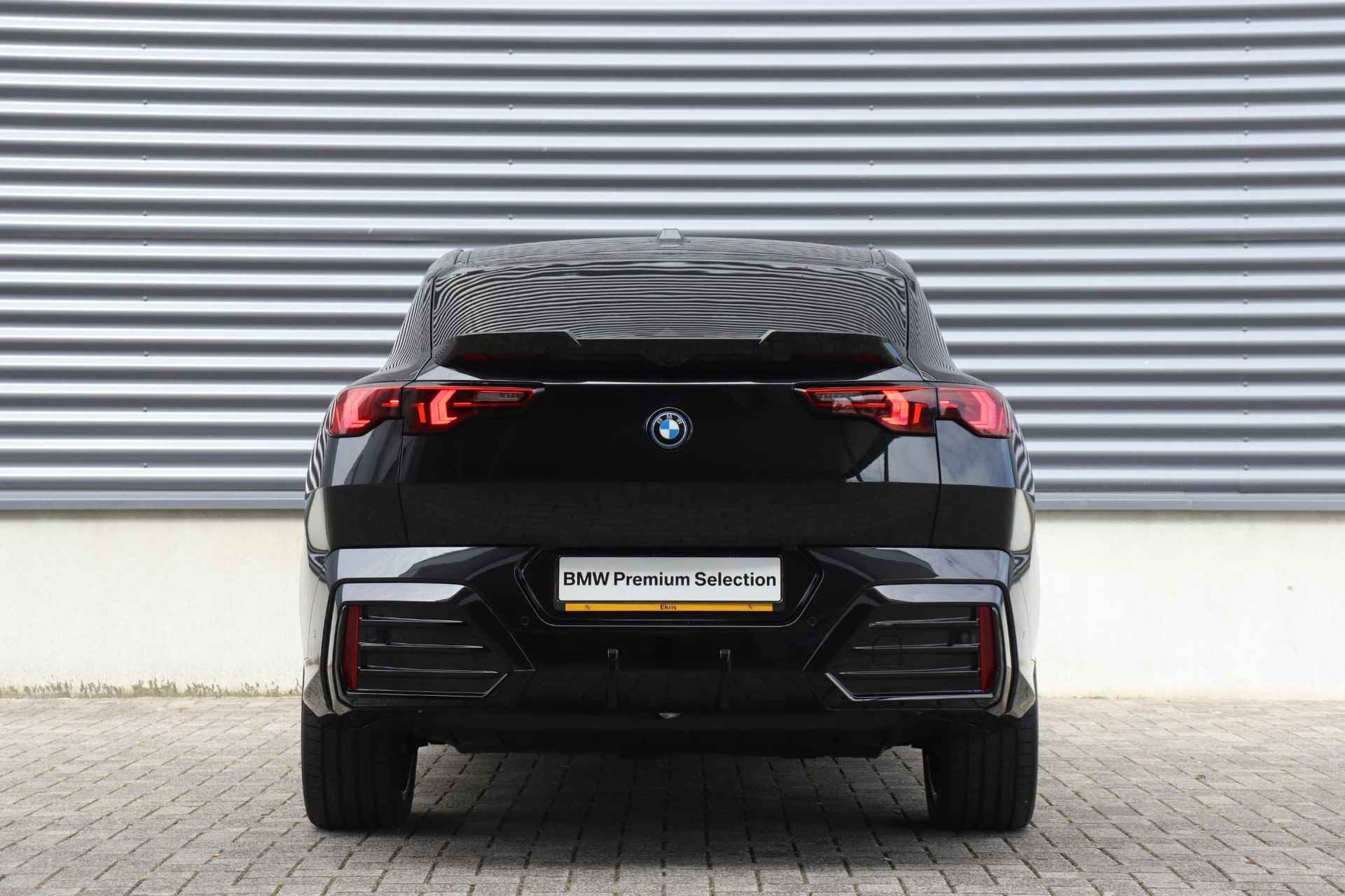 BMW iX2 xDrive30 | M Sportpakket Pro | Innovationpack | Trekhaak | Panodak | Harman Kardon | Parking Assistant Plus | Driving Assistant | Comfort Access | Head-Up | 20''LMV - 4/46