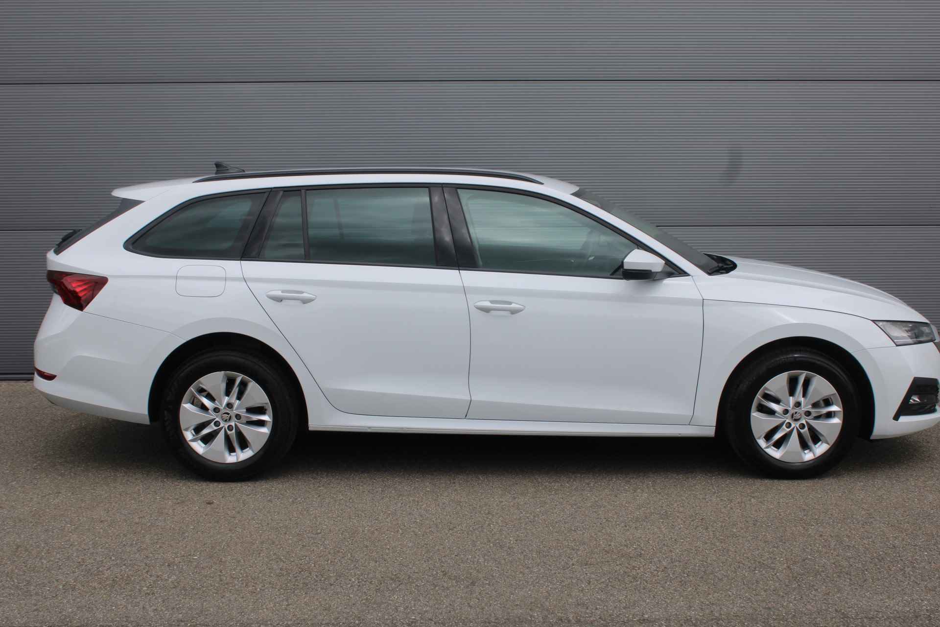 Škoda Octavia Combi 1.0 e-TSI Business Edition Hybride Automaat | AUTOMAAT | STOEL & STUUR VERWARMING | NAVI | - 5/33