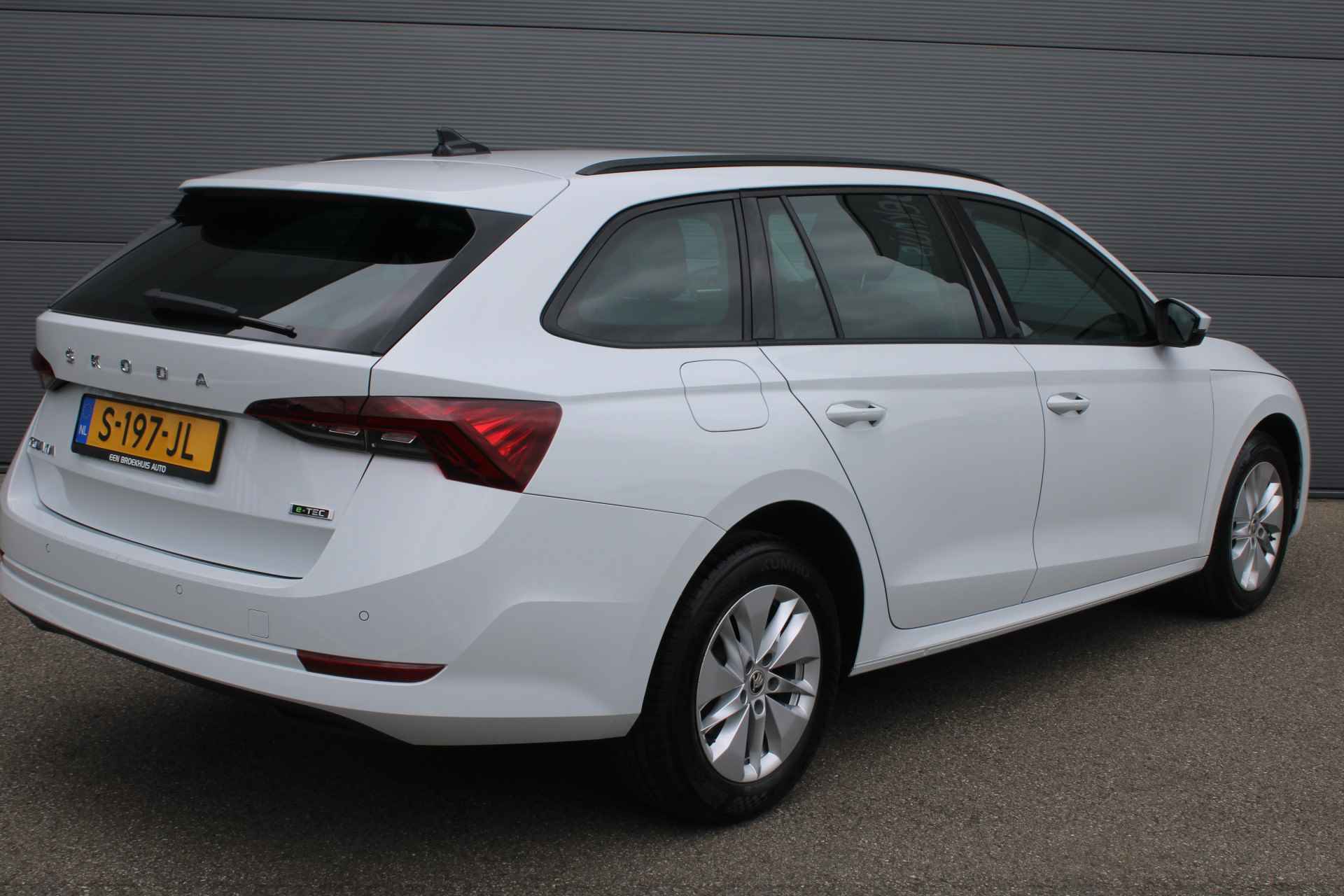 Škoda Octavia Combi 1.0 e-TSI Business Edition Hybride Automaat | AUTOMAAT | STOEL & STUUR VERWARMING | NAVI | - 6/33