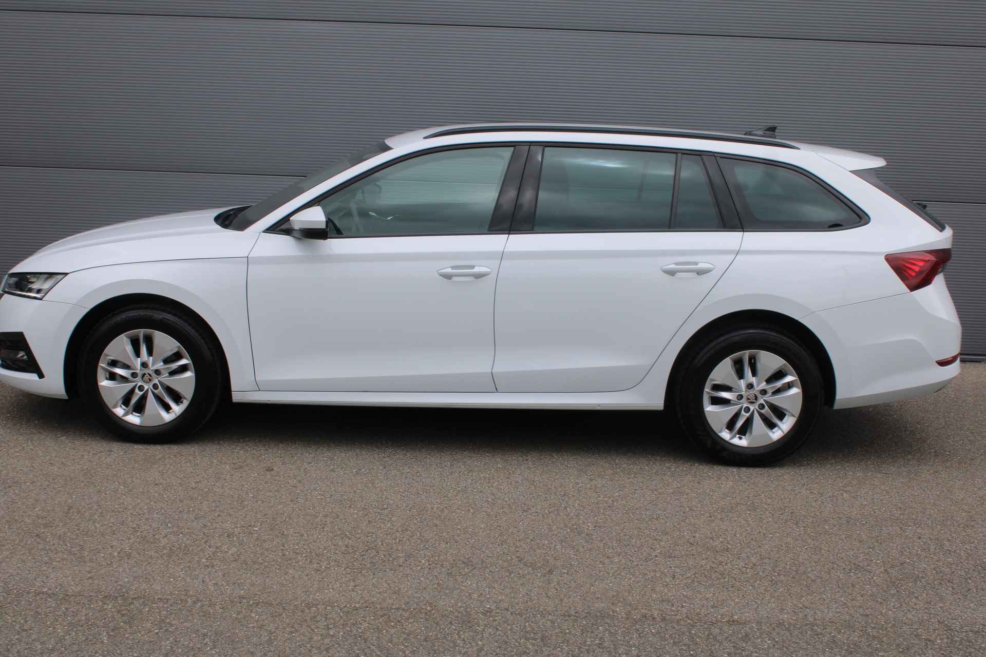 Škoda Octavia Combi 1.0 e-TSI Business Edition Hybride Automaat | AUTOMAAT | STOEL & STUUR VERWARMING | NAVI | - 9/33