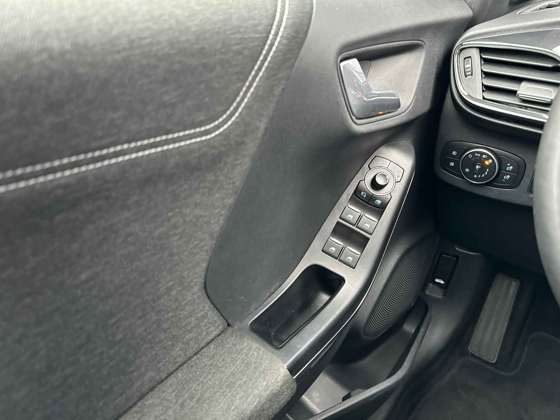 Ford PUMA 1.0 EcoBoost Titanium X AppleCarplay|Cruisecontrol|Automaat|Stoel en Stuurverwarming - 17/41