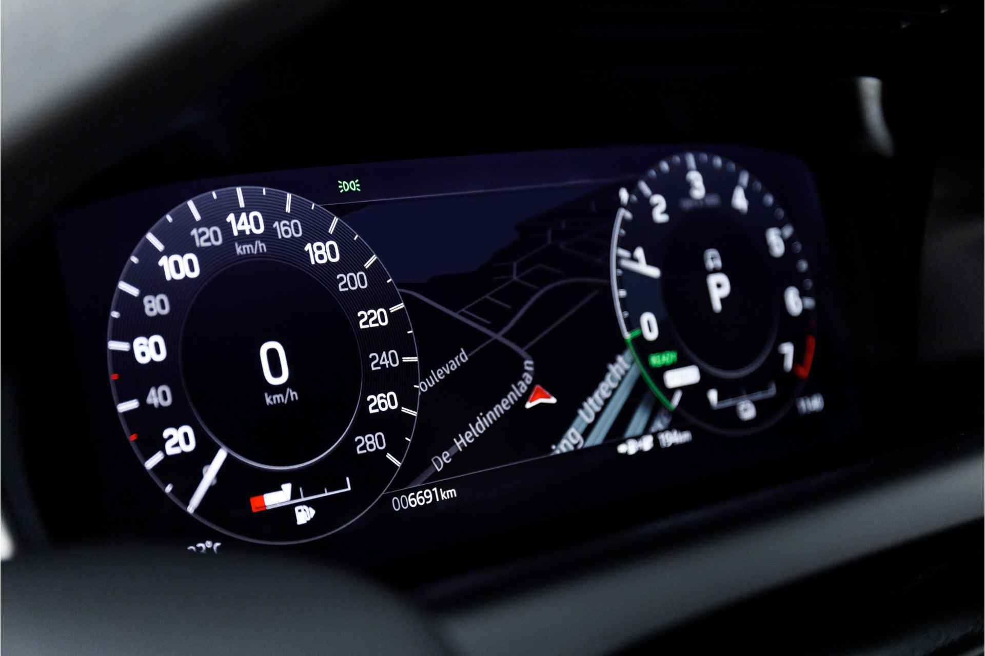 Land Rover Discovery Sport P300e R-Dynamic SE | Adaptive Cruise Control | Stoelverwarming voor | Meridian Audio - 13/36