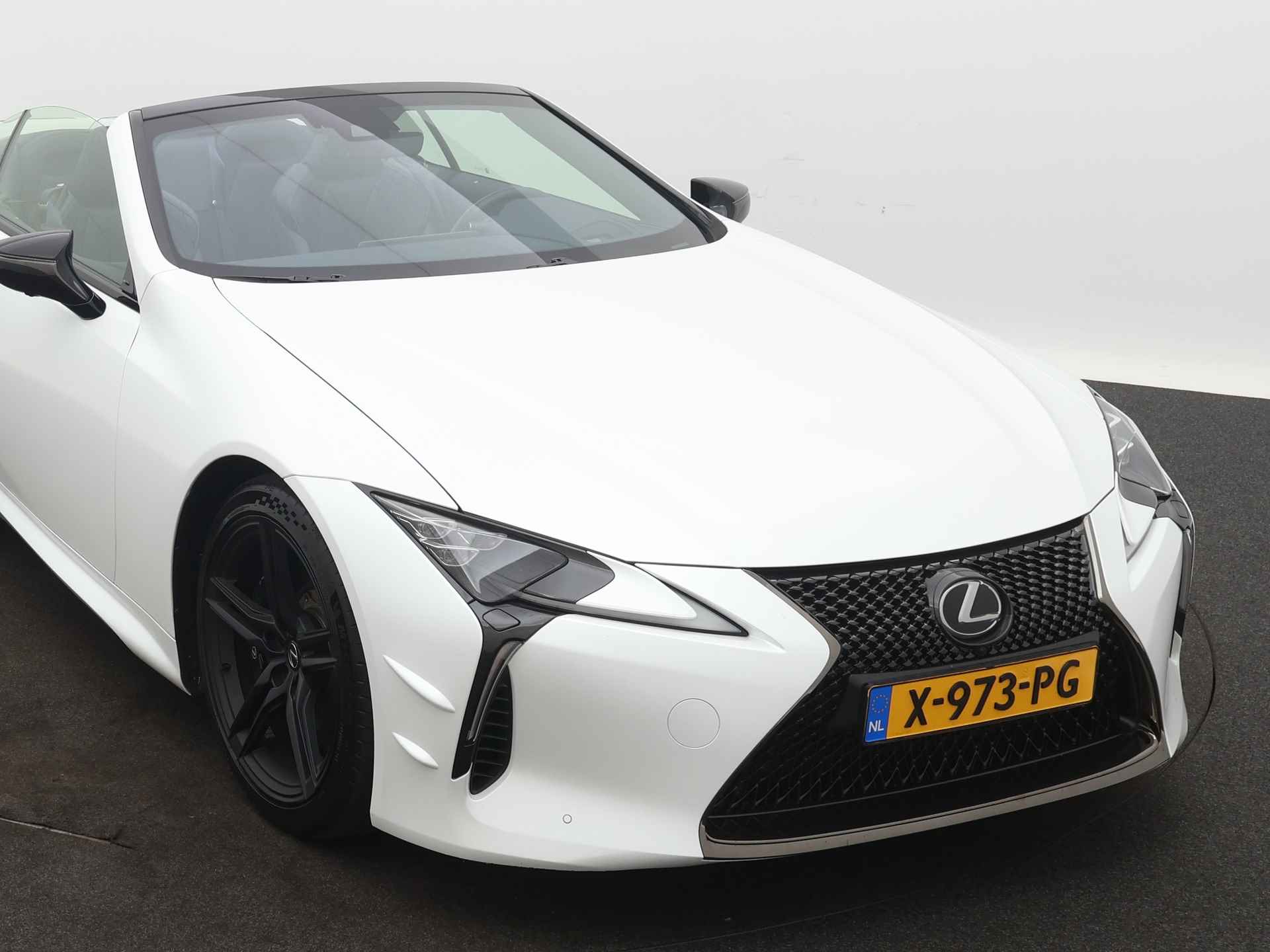 Lexus LC Convertible 500 Ultimate Edition | Dodehoek Ass. | LM velgen | Parkeersensoren | Navigatie | Camera | Stoel en stuurwiel verwarmd | - 29/51