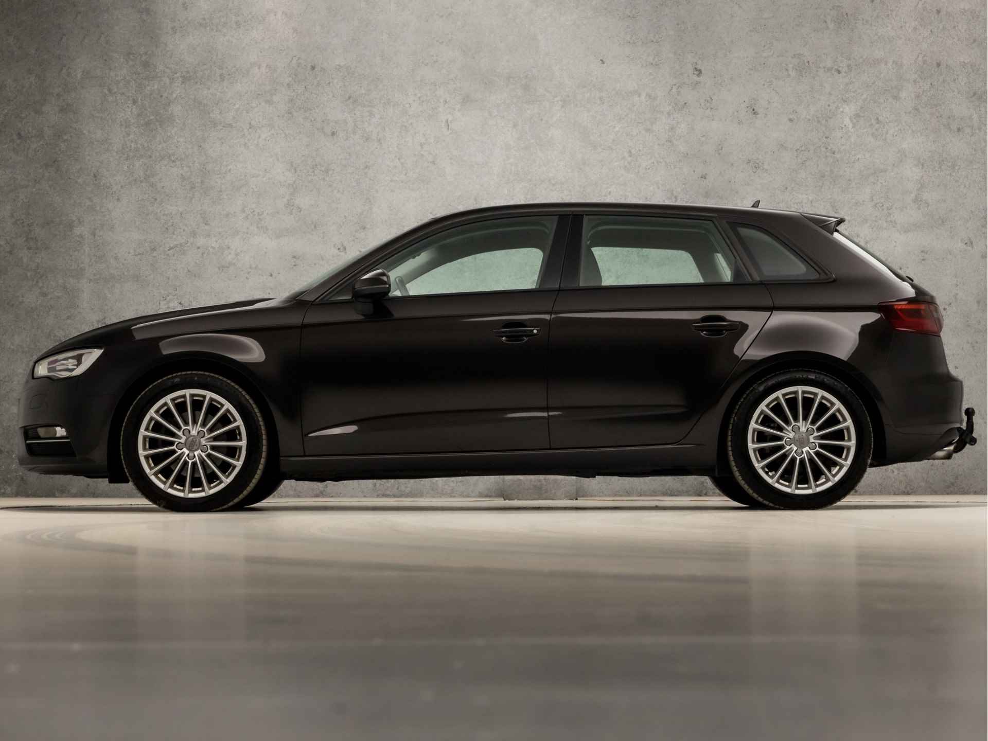 Audi A3 Sportback 1.4 TFSI Sportline Automaat (NAVIGATIE, BLUETOOTH, CRUISE, CLIMATE, LED, ARMSTEUN, SPORTSTOELEN, LEDER, LM VELGEN, TREKHAAK, NIEUWE APK, NIEUWSTAAT) - 2/35