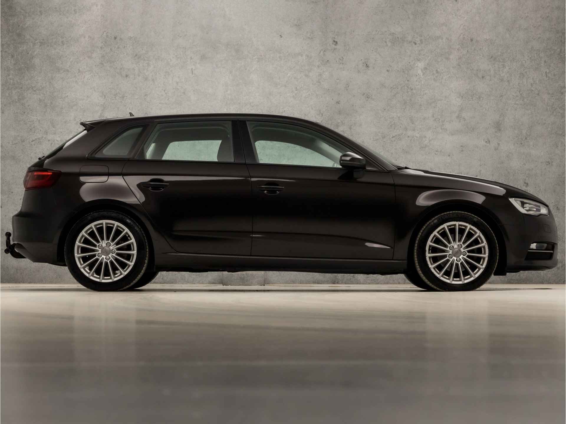 Audi A3 Sportback 1.4 TFSI Sportline Automaat (NAVIGATIE, BLUETOOTH, CRUISE, CLIMATE, LED, ARMSTEUN, SPORTSTOELEN, LEDER, LM VELGEN, TREKHAAK, NIEUWE APK, NIEUWSTAAT) - 4/35