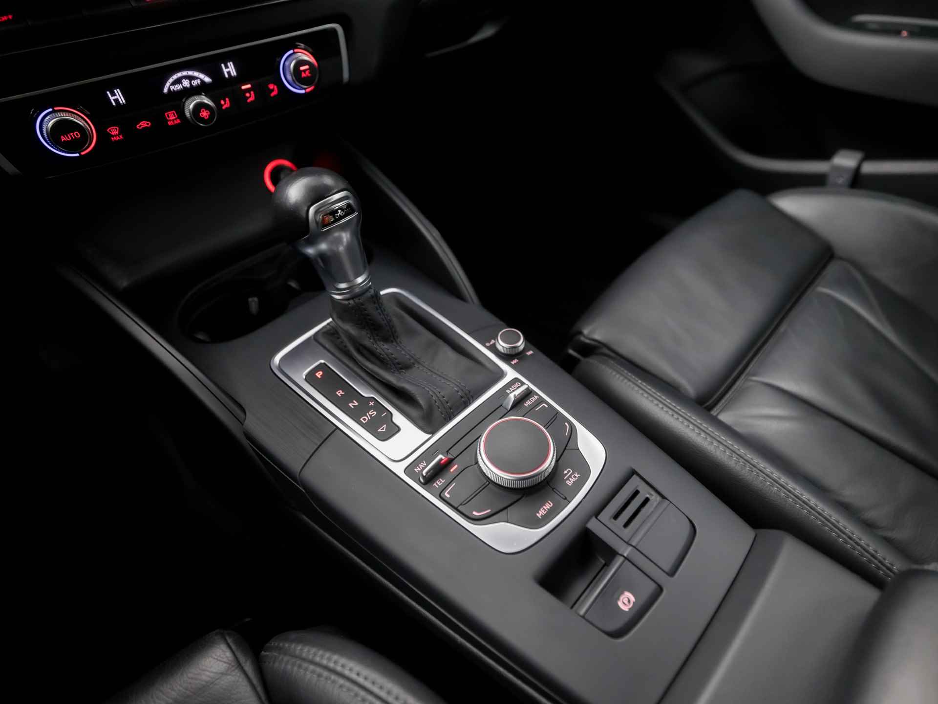 Audi A3 Sportback 1.4 TFSI Sportline Automaat (NAVIGATIE, BLUETOOTH, CRUISE, CLIMATE, LED, ARMSTEUN, SPORTSTOELEN, LEDER, LM VELGEN, TREKHAAK, NIEUWE APK, NIEUWSTAAT) - 10/35