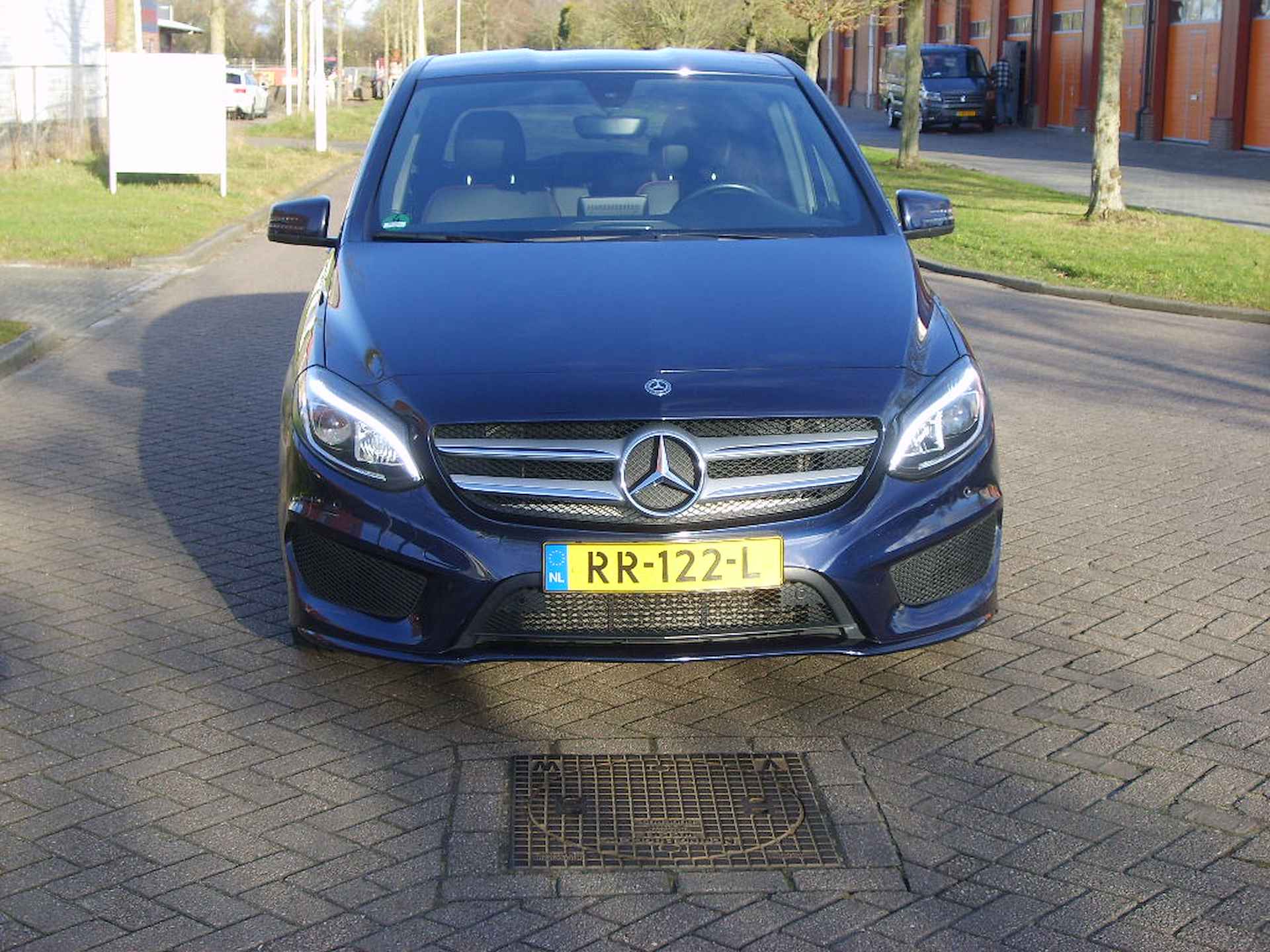 Mercedes-Benz B-Klasse 180 Ambition Automaat AMG Styling met comfort onderstel ! - 2/26