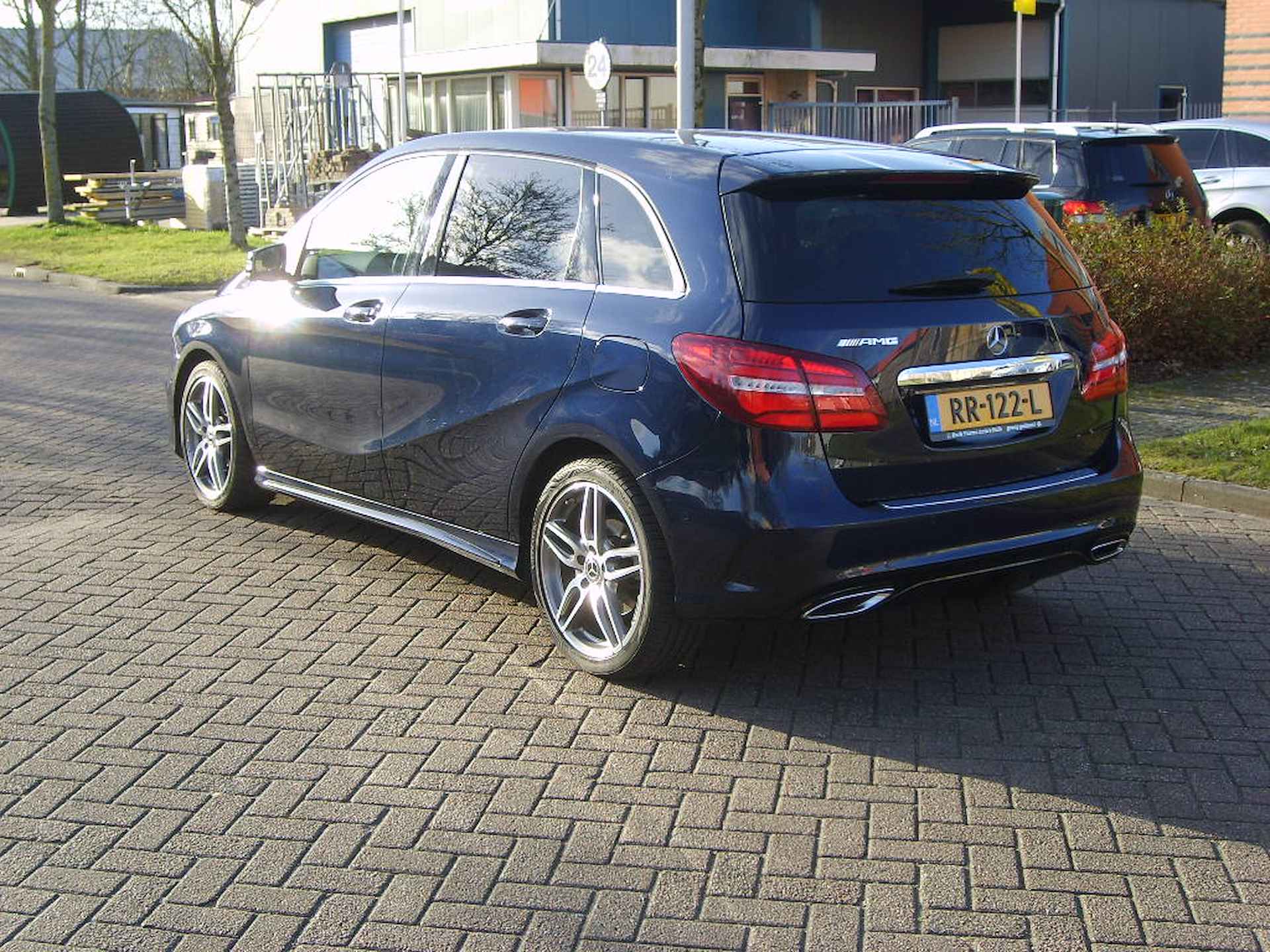 Mercedes-Benz B-Klasse 180 Ambition Automaat AMG Styling met comfort onderstel ! - 7/26