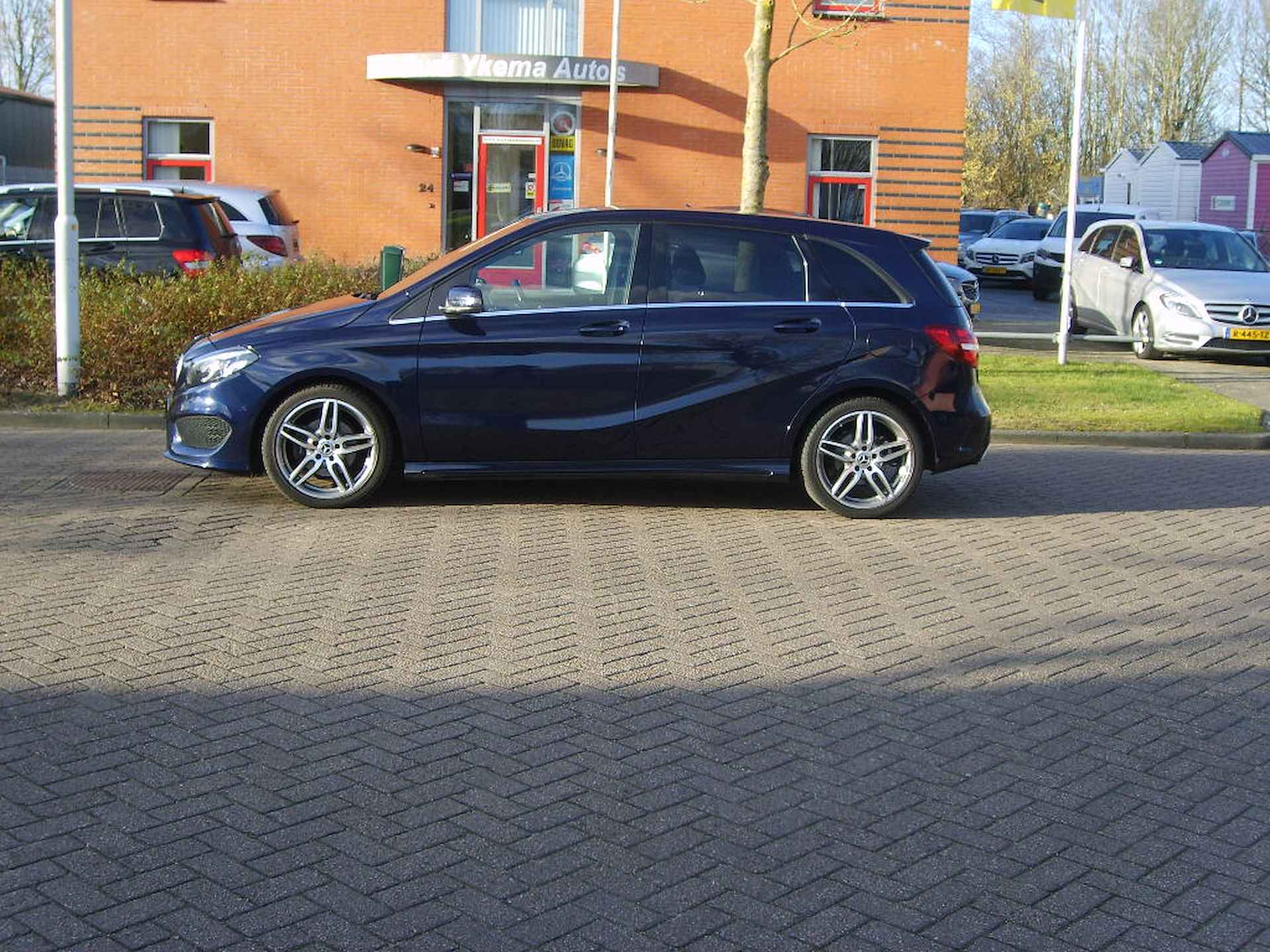 Mercedes-Benz B-Klasse 180 Ambition Automaat AMG Styling met comfort onderstel ! - 8/26