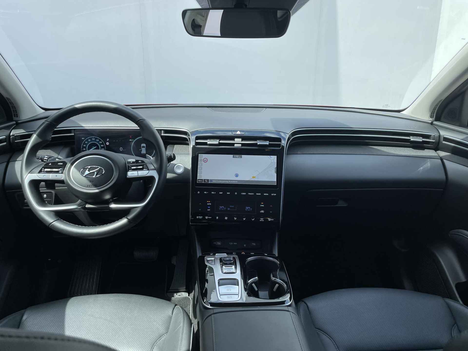 Hyundai Tucson 1.6 T-GDI PHEV Premium 265pk 4WD automaat / Dealer onderhouden / Leder / Navigatie / Camera / - 2/47
