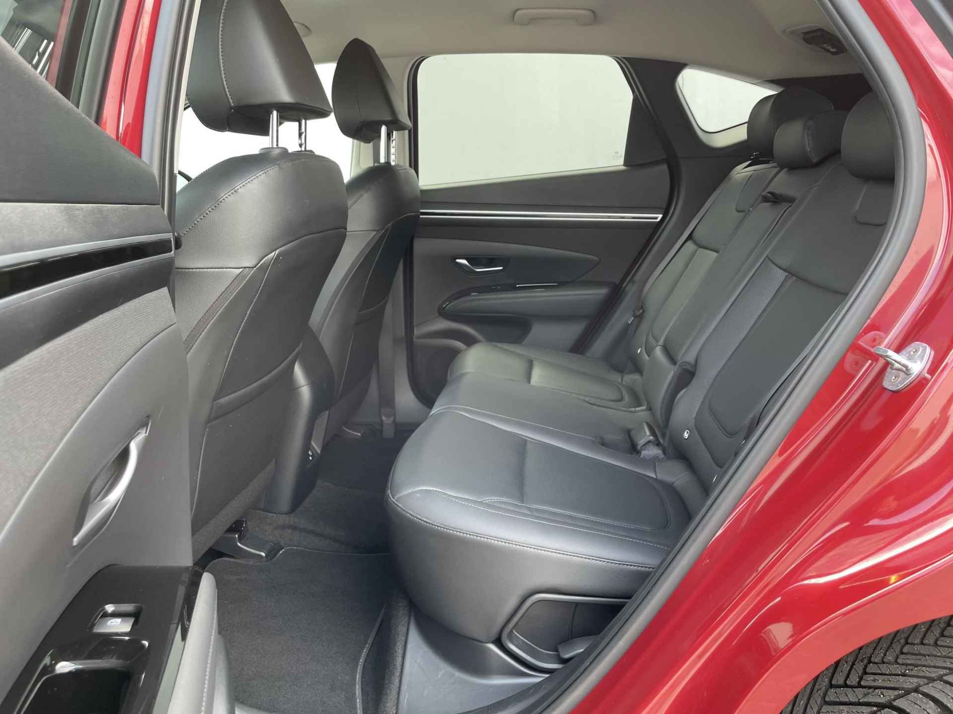 Hyundai Tucson 1.6 T-GDI PHEV Premium 265pk 4WD automaat / Dealer onderhouden / Leder / Navigatie / Camera / - 12/47