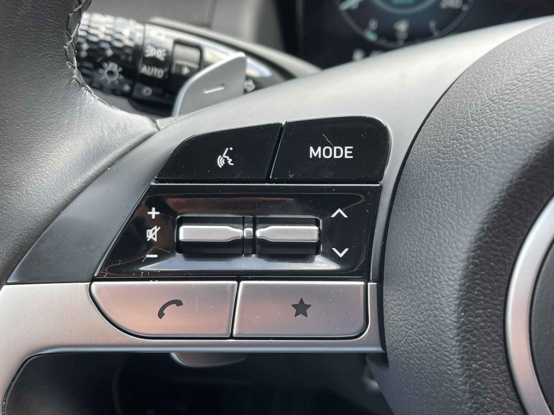 Hyundai Tucson 1.6 T-GDI PHEV Premium 265pk 4WD automaat / Dealer onderhouden / Leder / Navigatie / Camera / - 16/47