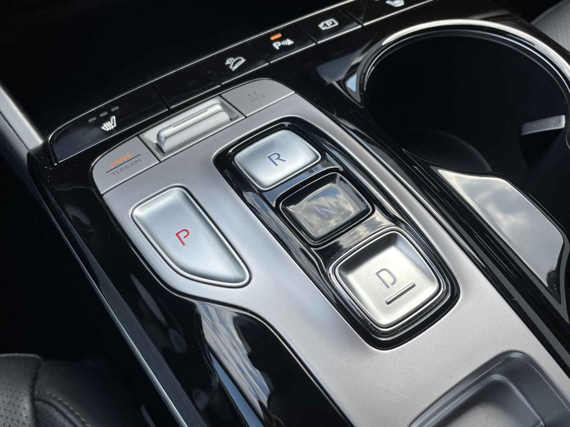 Hyundai Tucson 1.6 T-GDI PHEV Premium 265pk 4WD automaat / Dealer onderhouden / Leder / Navigatie / Camera / - 22/47