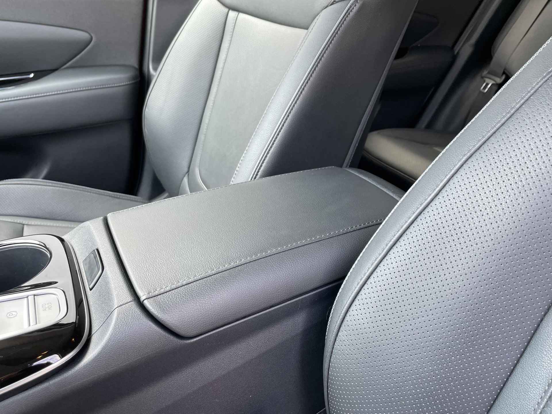 Hyundai Tucson 1.6 T-GDI PHEV Premium 265pk 4WD automaat / Dealer onderhouden / Leder / Navigatie / Camera / - 28/47