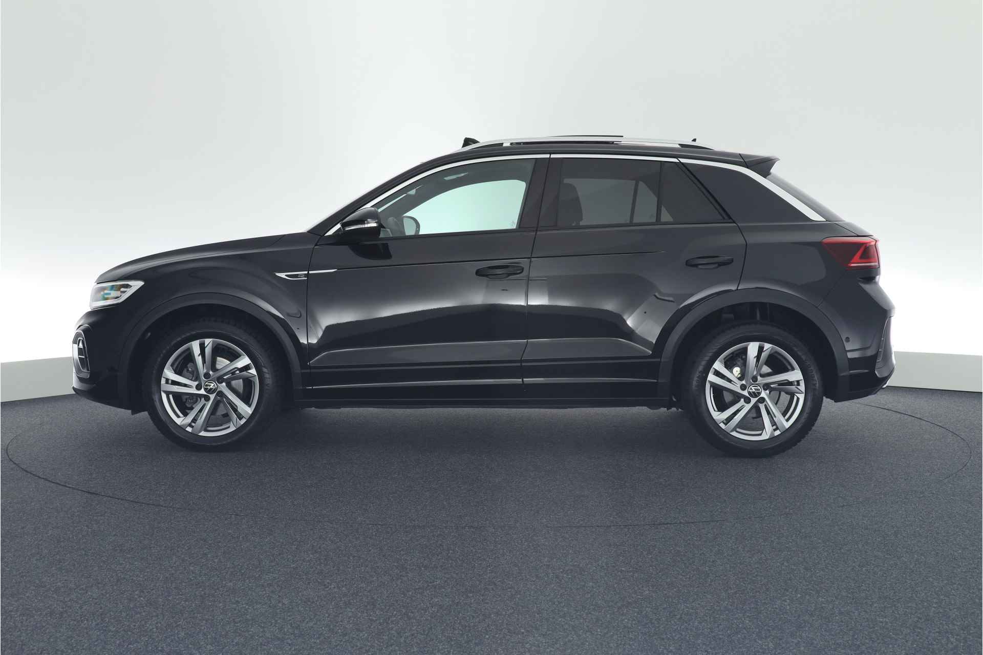 Volkswagen T-Roc 1.5 TSI 150pk DSG R-Line Business+ Trekhaak Camera Stoelverwarming Keyless Navigatie - 2/55