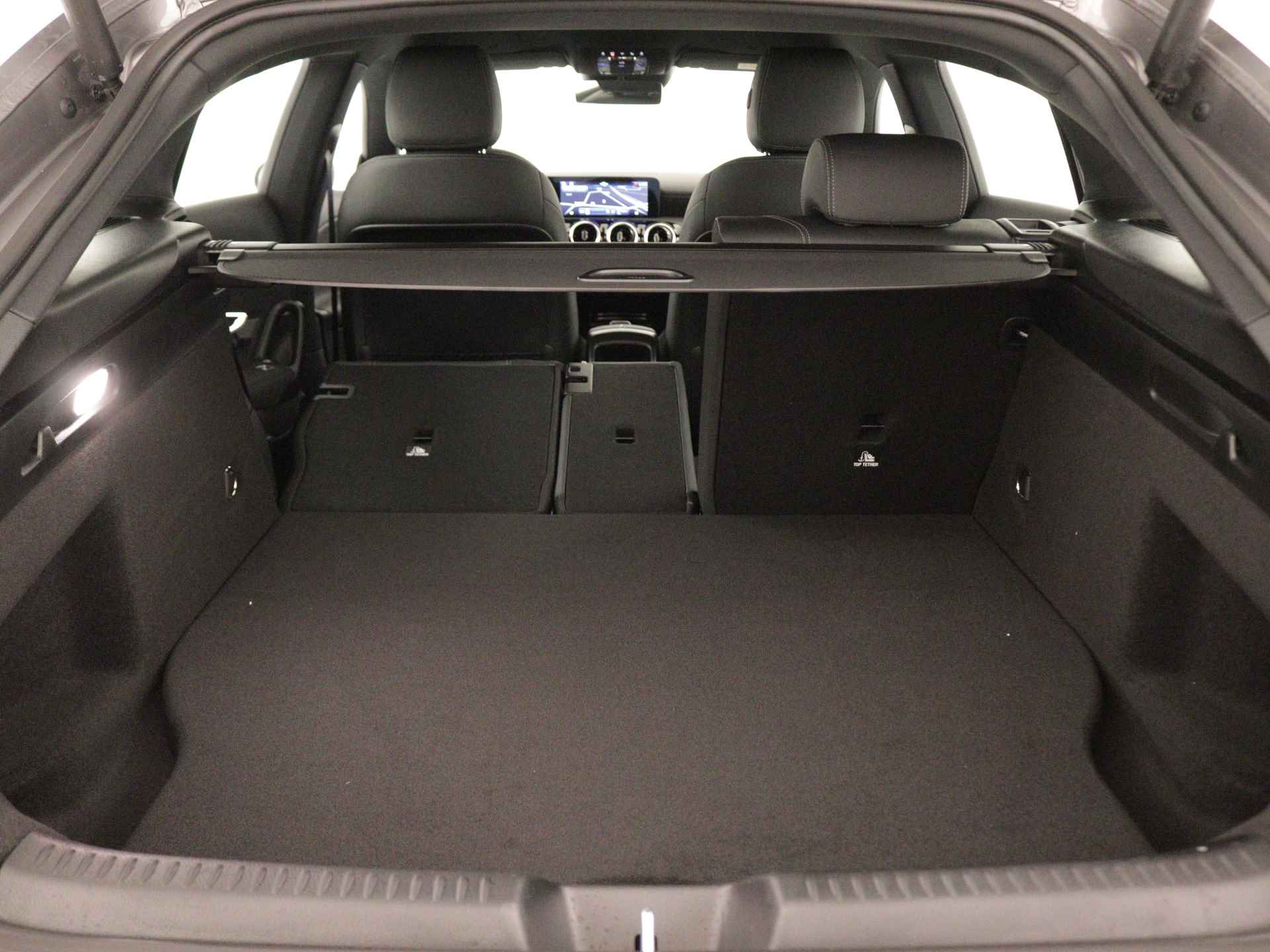 Mercedes-Benz CLA-Klasse Shooting Brake 250 e Star Edition | Trekhaak | Dodehoekassistent | KEYLESS GO | Parkeerpakket met achteruitrijcamera | Comfortstoelen voor | USB pakket plus | 	High-performance led-koplampen | EASY PACK achterklep | - 36/42