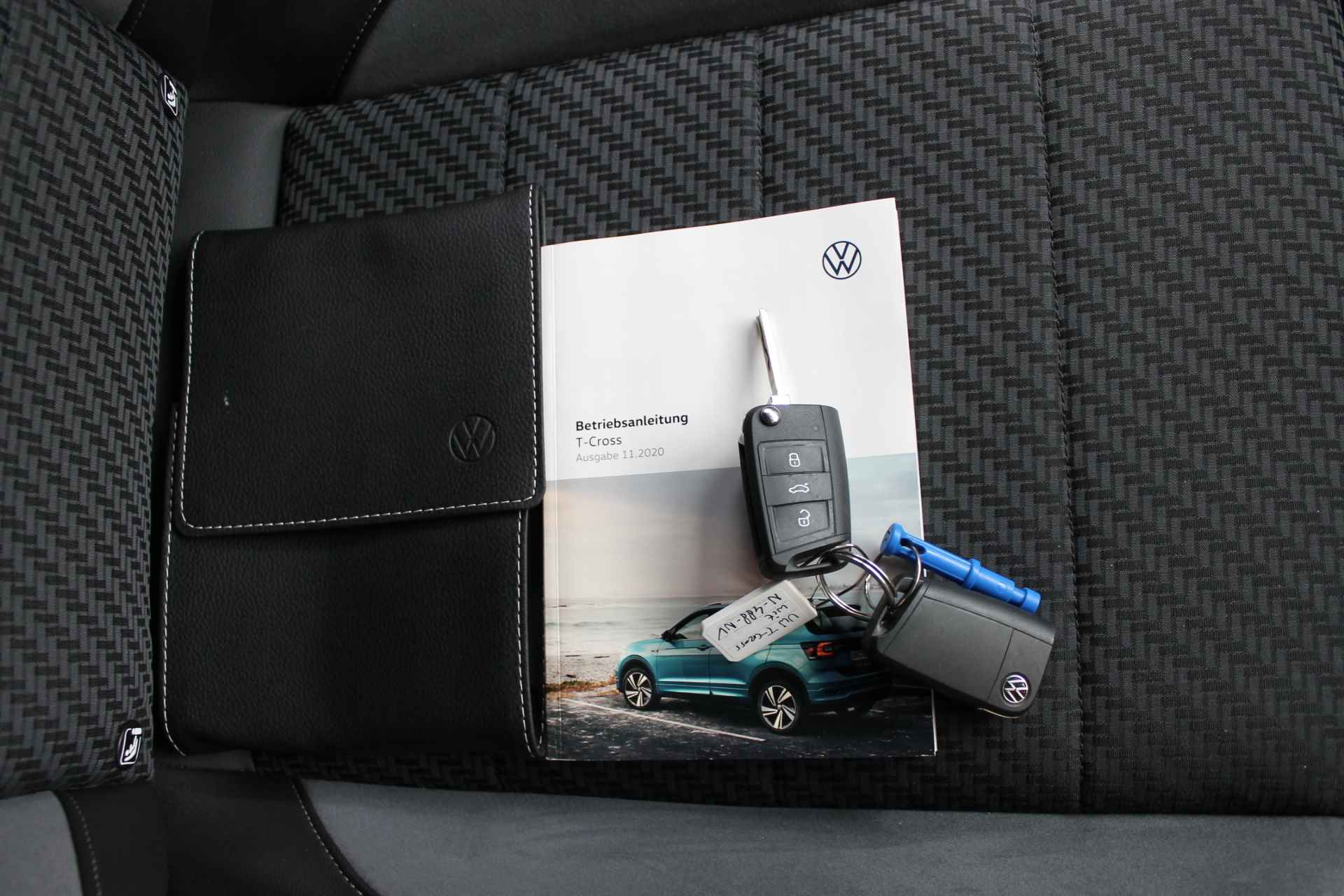 Volkswagen T-Cross 1.0 TSI 110pk R-Line Digitaal Dashboard | Achteruitrijcamera | 18" lmv | Apple Carplay - 28/31