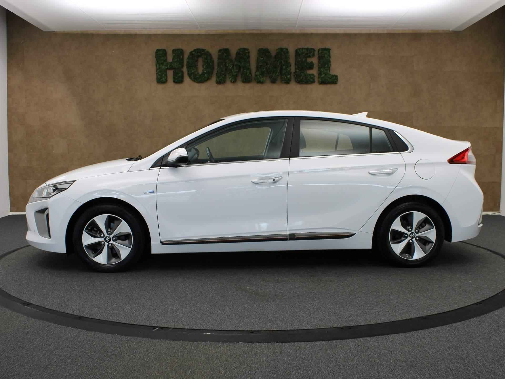 Hyundai IONIQ Premium EV - 2000 EURO SUBSIDIE - 88 kW- ORIGINEEL NEDERLANDSE AUTO - LEDEREN BEKLEDING - PARKEERSENSOREN VOOR/ ACHTER - PANORAMADAK - CLIMATE CONTROL - NAVIGATIE - STUUR/VOORSTOELEN VERWARMD - 2000 EURO SUBSIDIE - 9/36