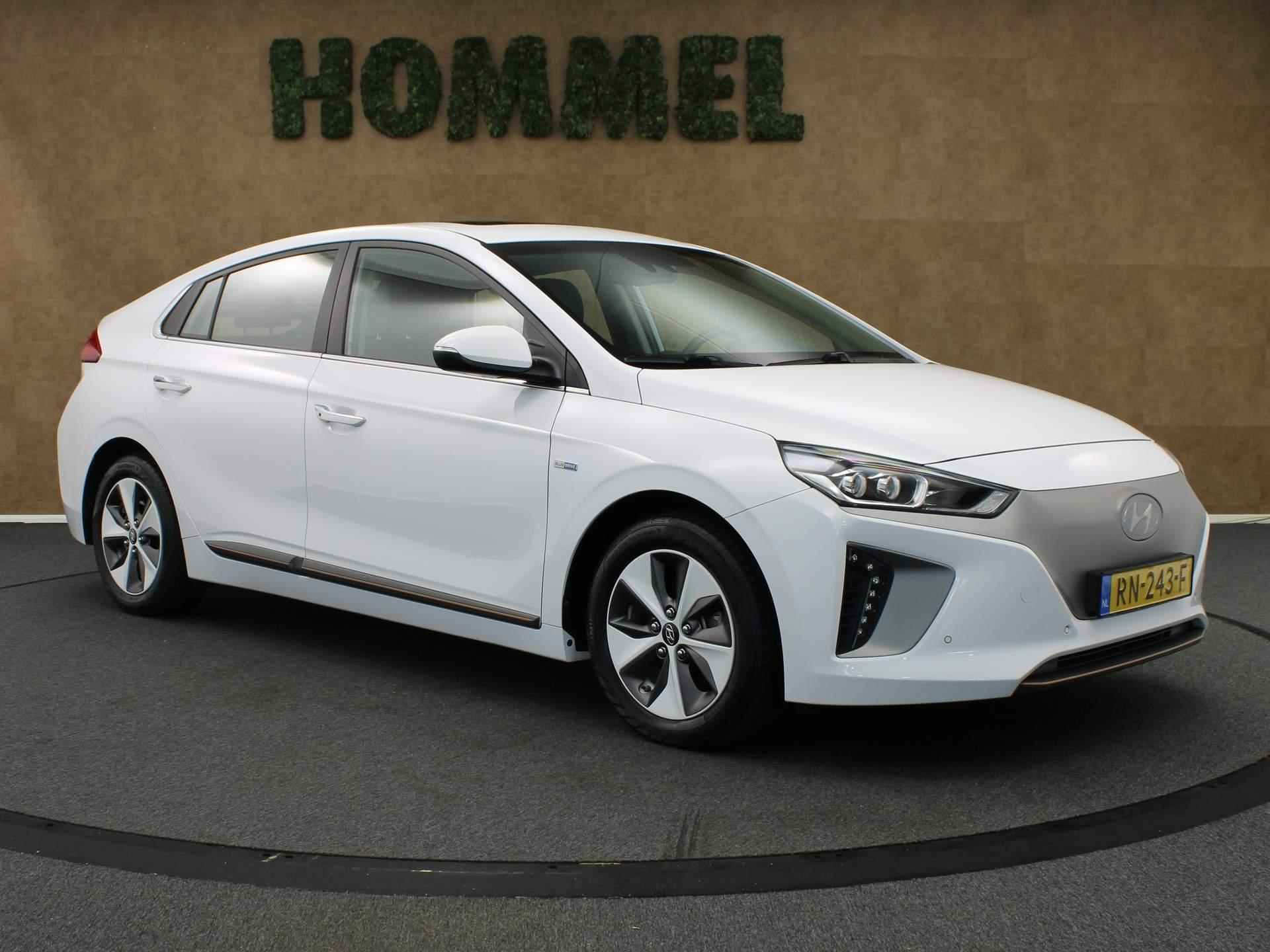 Hyundai IONIQ Premium EV - 2000 EURO SUBSIDIE - 88 kW- ORIGINEEL NEDERLANDSE AUTO - LEDEREN BEKLEDING - PARKEERSENSOREN VOOR/ ACHTER - PANORAMADAK - CLIMATE CONTROL - NAVIGATIE - STUUR/VOORSTOELEN VERWARMD - 2000 EURO SUBSIDIE - 11/36