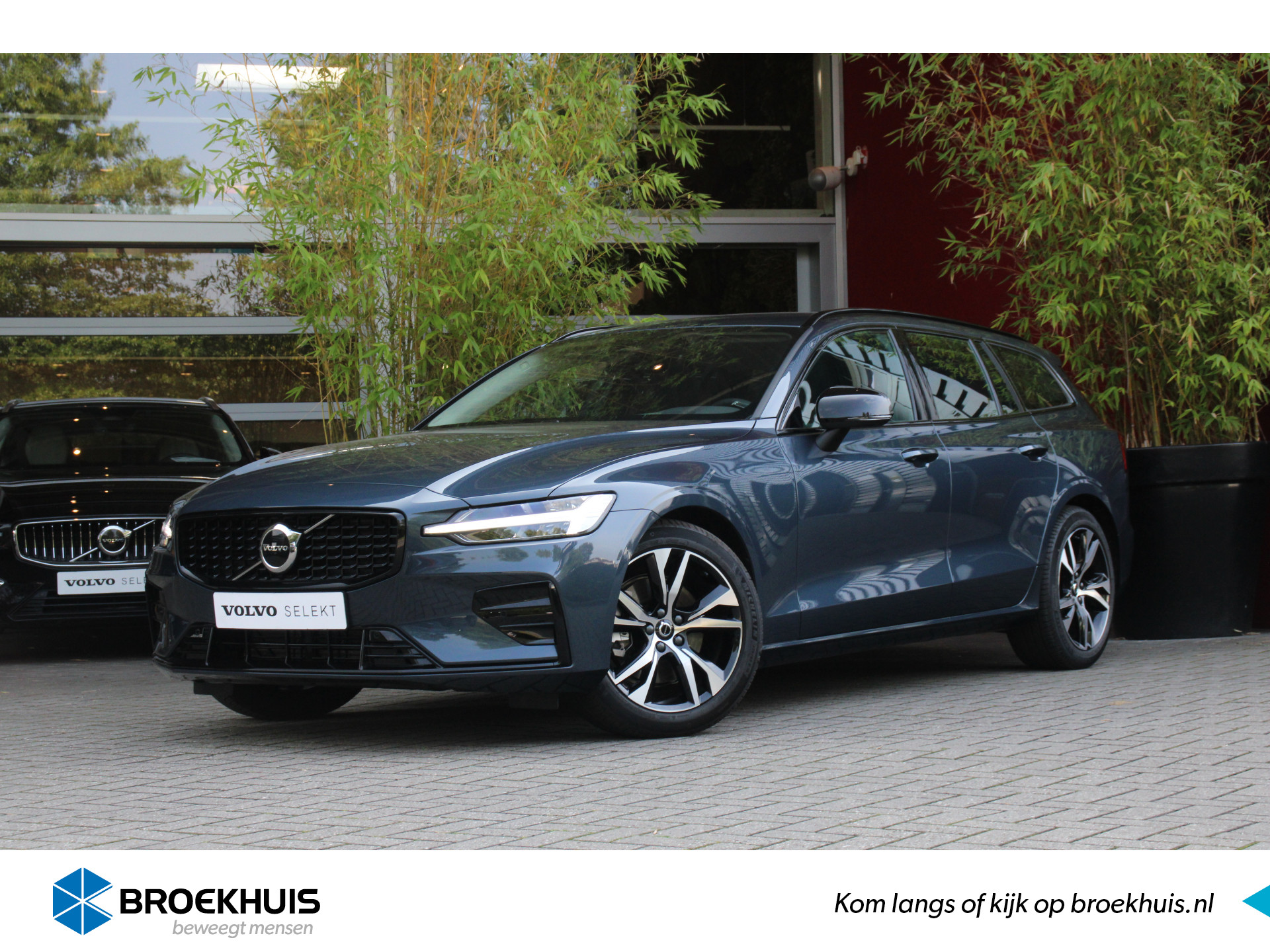 Volvo V60 2.0 B4 Plus Dark | Trekhaak | Camera | Adaptive Cruise | Stuur/stoelverwarming