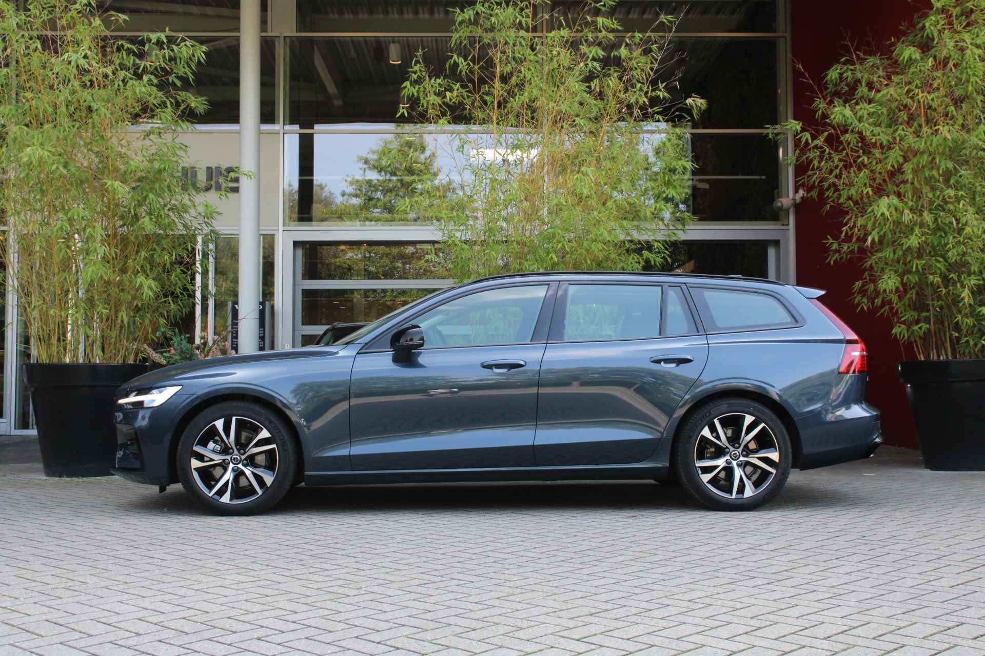 Volvo V60 2.0 B4 Plus Dark | Trekhaak | Camera | Adaptive Cruise | Stuur/stoelverwarming - 5/15