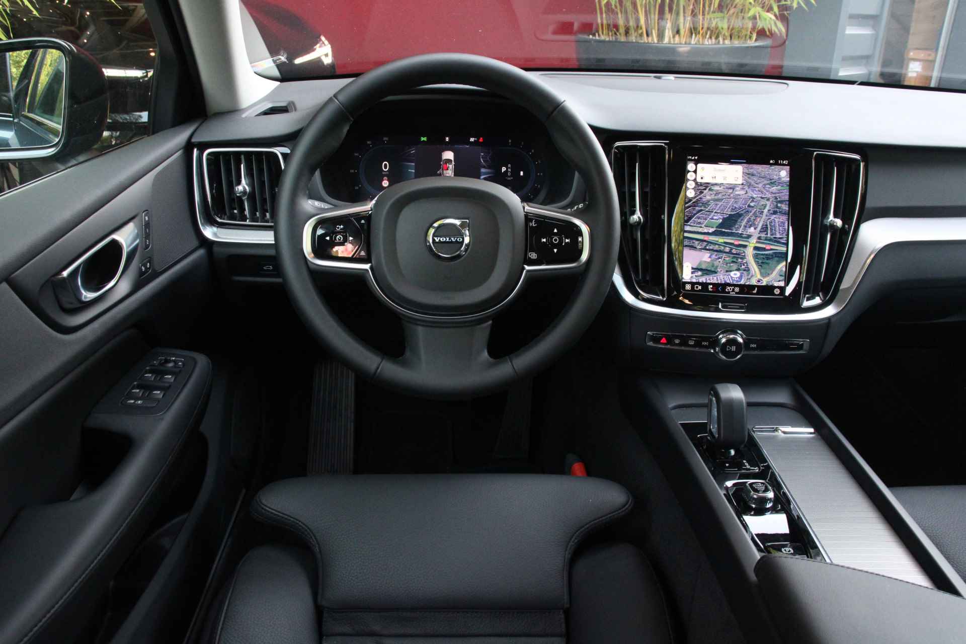 Volvo V60 2.0 B4 Plus Dark | Trekhaak | Camera | Adaptive Cruise | Stuur/stoelverwarming - 11/15