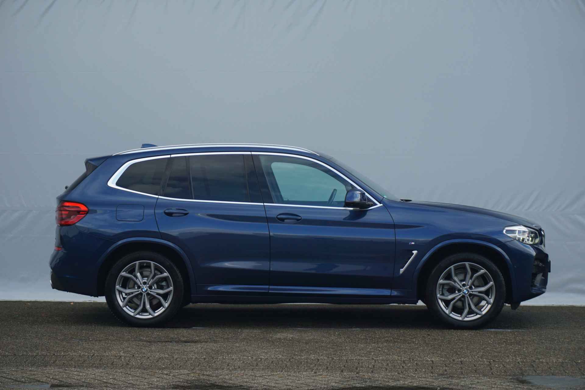 BMW X3 xDrive20i High Executive M Sportpakket 19'' / Panoramadak / Trekhaak elektrisch / Head-Up Display - 3/25