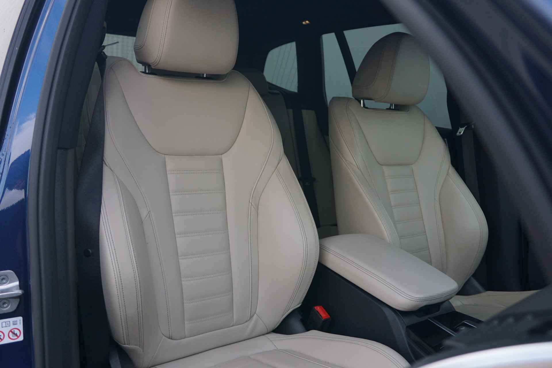 BMW X3 xDrive20i High Executive M Sportpakket 19'' / Panoramadak / Trekhaak elektrisch / Head-Up Display - 8/25