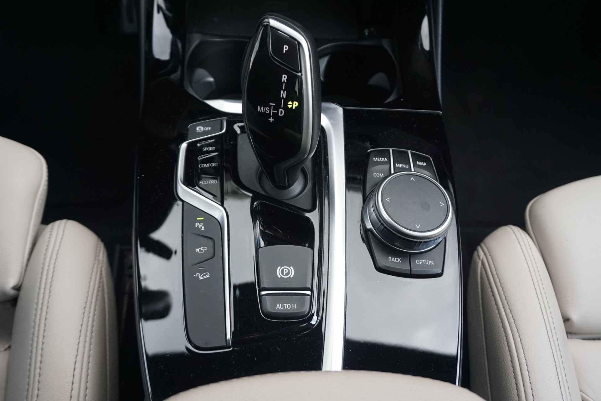 BMW X3 xDrive20i High Executive M Sportpakket 19'' / Panoramadak / Trekhaak elektrisch / Head-Up Display - 18/25