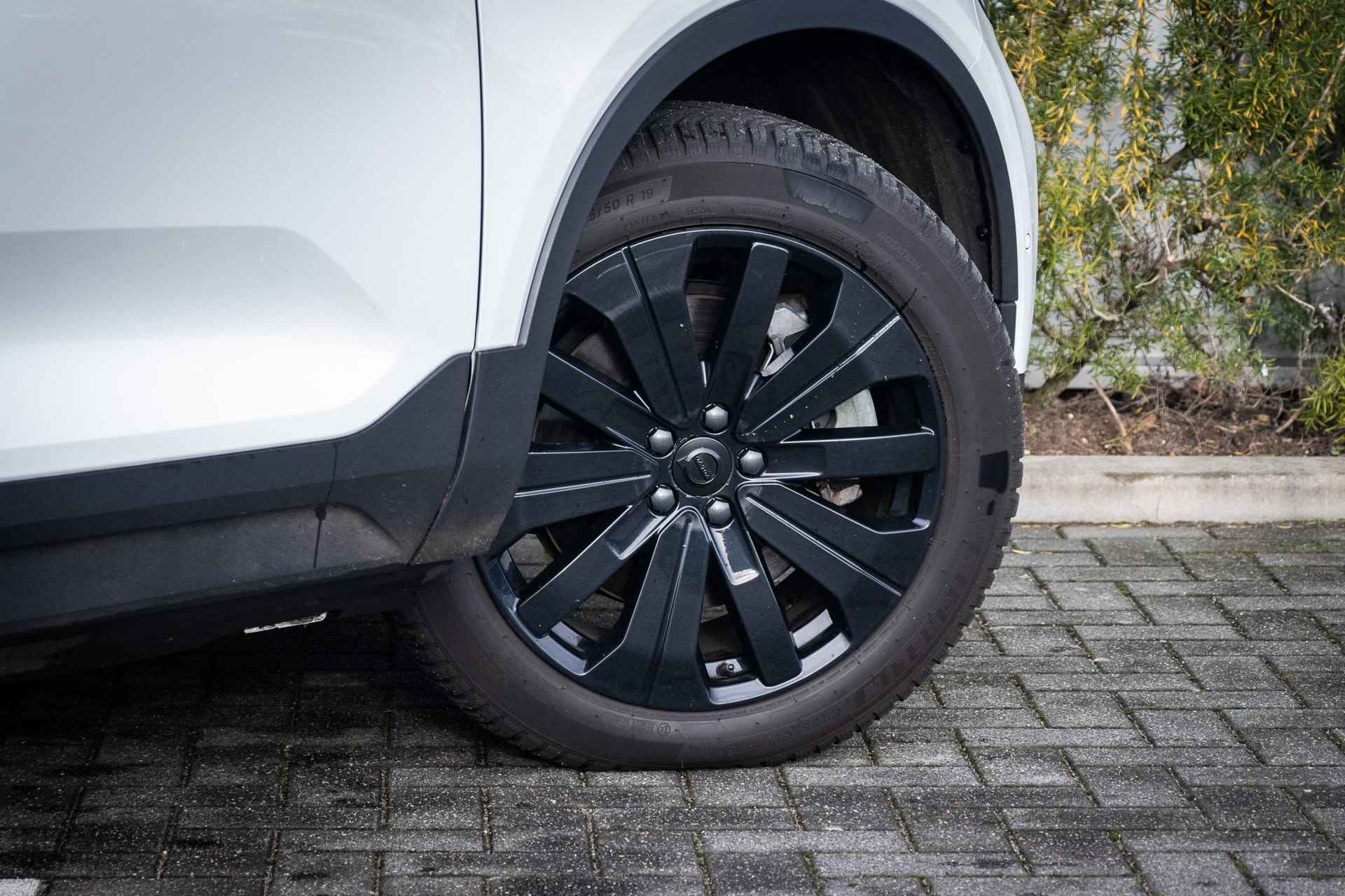 Volvo C40 Recharge Ultimate 69 kWh | Black Pack | Trekhaak | Adaptive cruise control | Elektrische stoelverstelling met geheugen | 19 inch velgen | Harman & kardon audio | Stoel- en stuurverwarming - 6/26