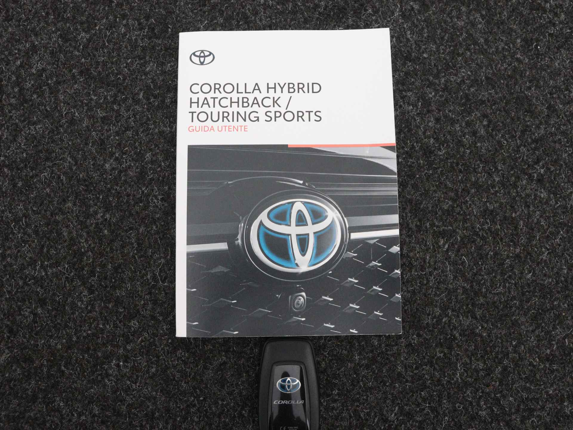 Toyota Corolla 1.8 Hybrid Style Bi-tone Limited - 14/43