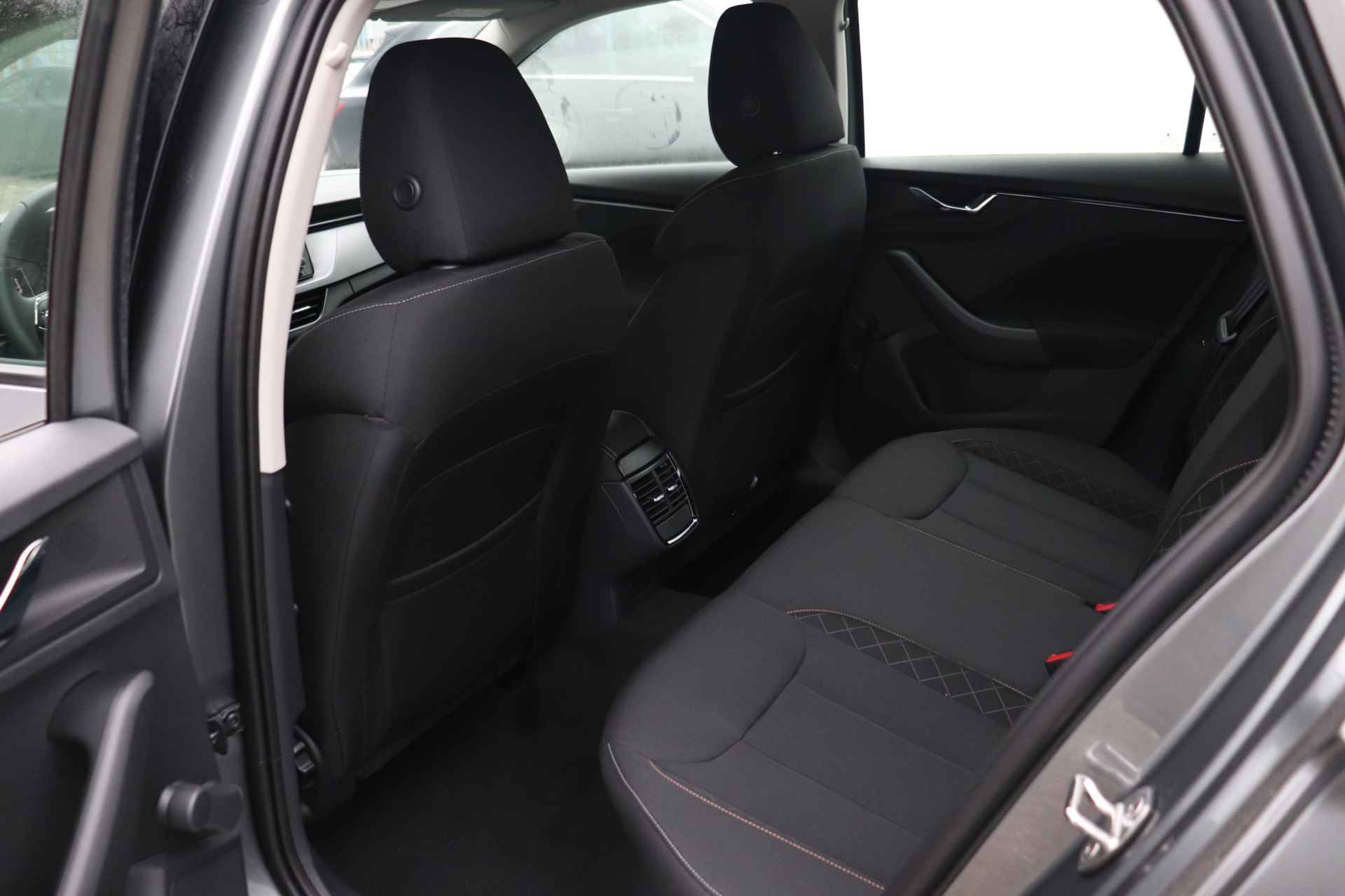 Škoda Scala 1.0 TSI 110pk Ambition | Sunset | Parkeersensoren achter | cruise control | Apple carplay en android auto | - 26/29