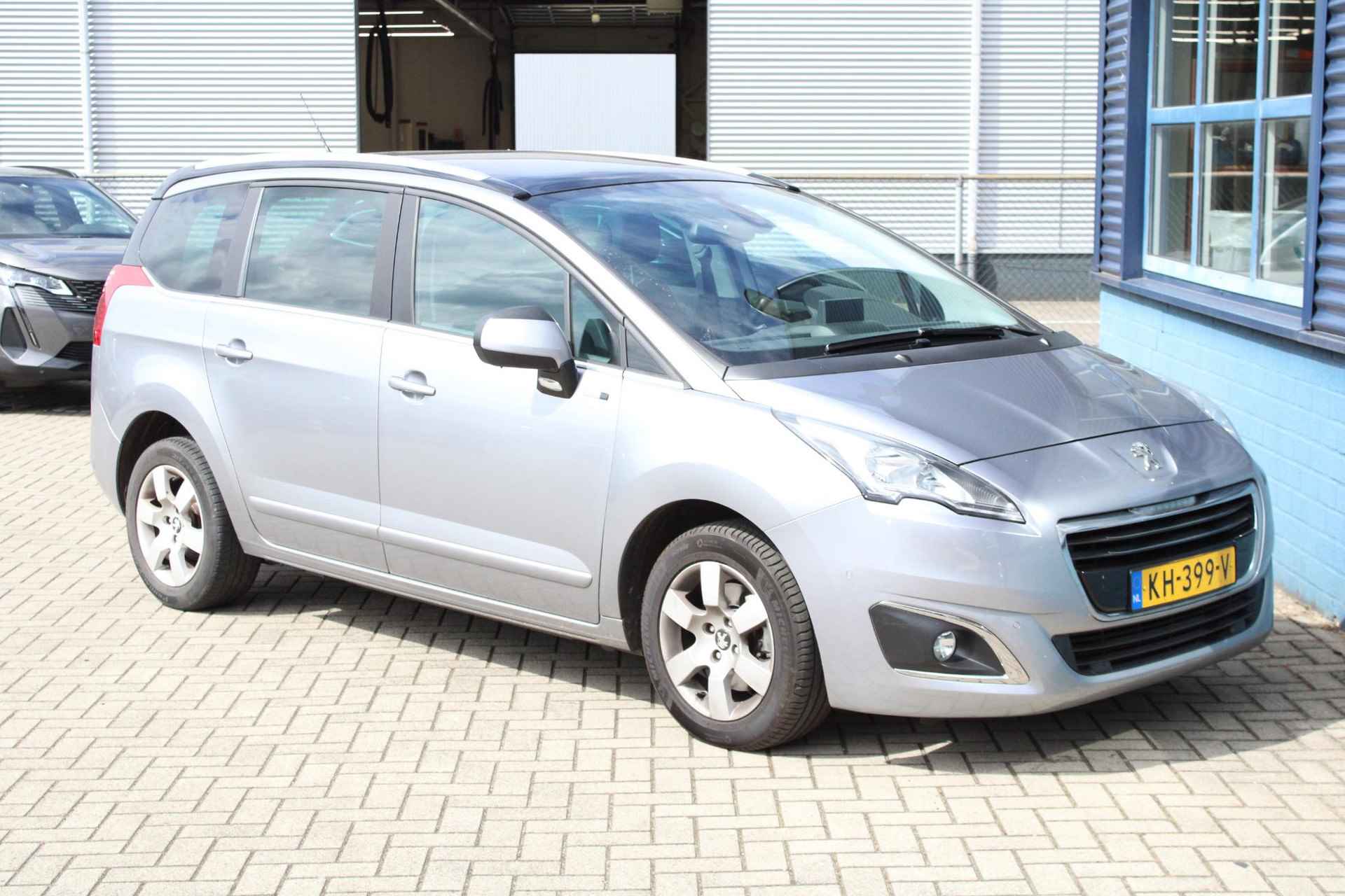 Peugeot 5008 1.6 THP Style 5p. - 24/27