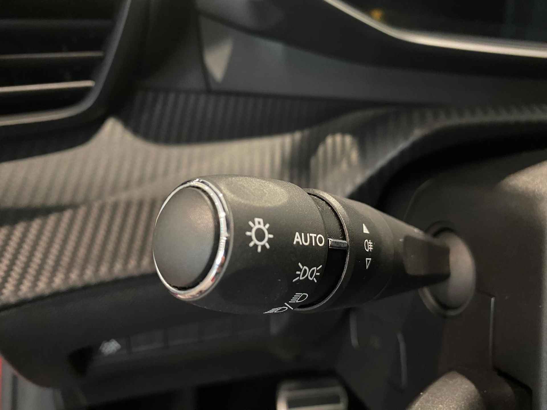 Peugeot e-208 5-deurs GT EV 3-FASEN 50kWh 136pk PANODAK | NAVI | CAMERA | DRAADLOZE TELEFOONLADER | DAB+ | LM-VELGEN - 21/70