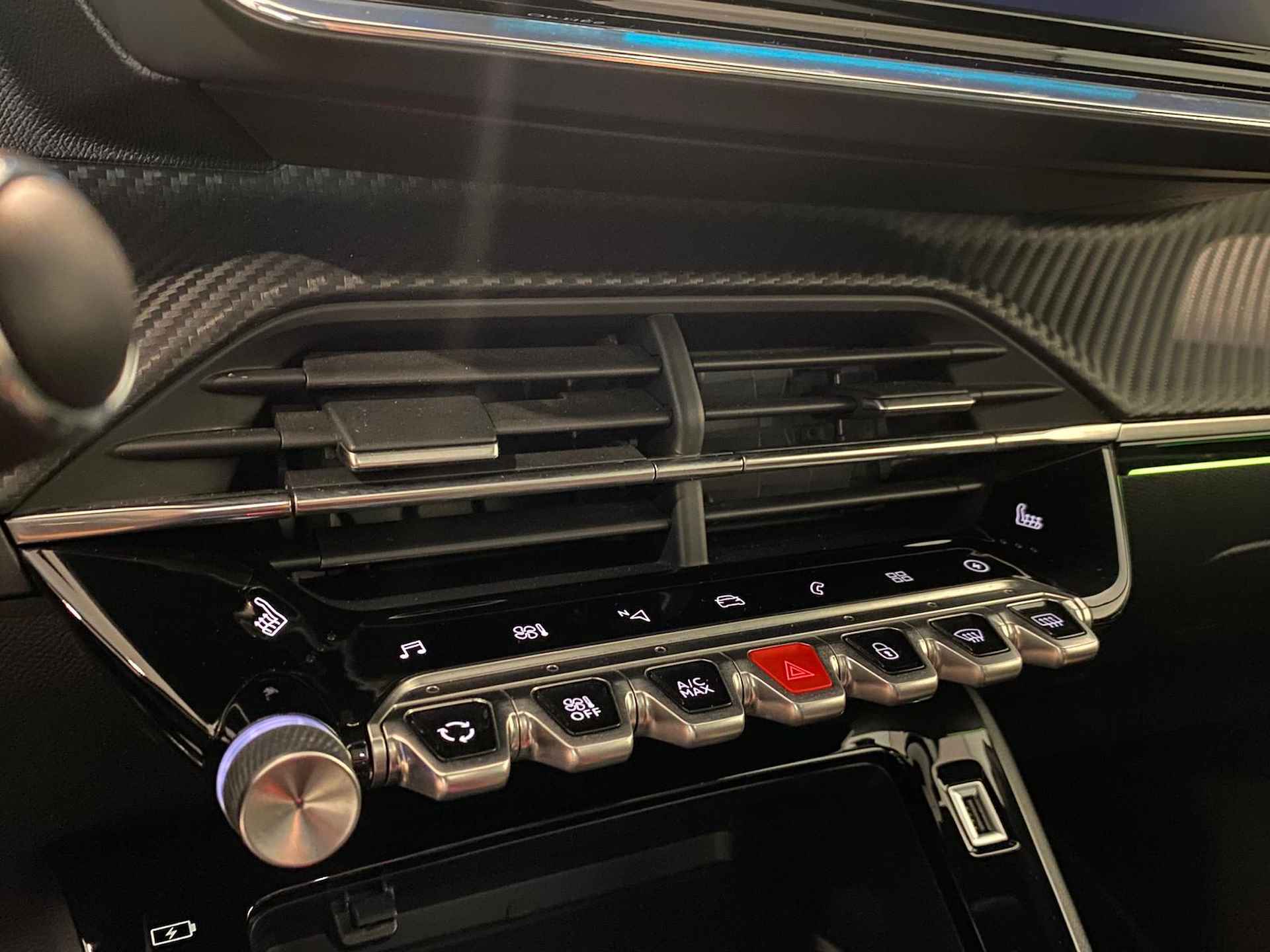 Peugeot e-208 5-deurs GT EV 3-FASEN 50kWh 136pk PANODAK | NAVI | CAMERA | DRAADLOZE TELEFOONLADER | DAB+ | LM-VELGEN - 29/70