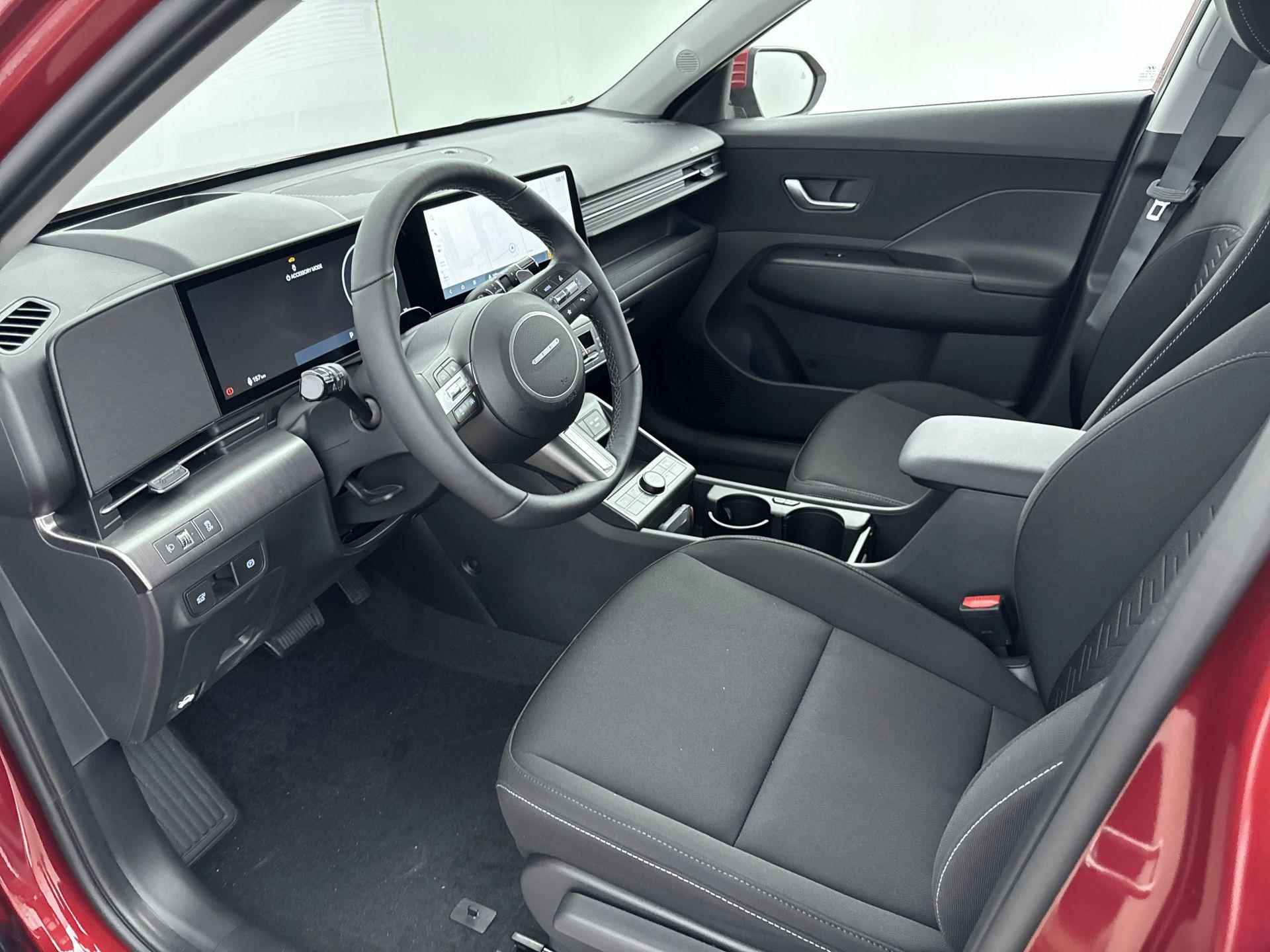 Hyundai Kona Electric Comfort Smart 65.4 kWh | Incl. €2950,- Smart Bonus! | €2950,- Subsidie mogelijk! | Op bestelling | 514km Actieradius! | Stoel + stuurverwarming | Bluelink app | Navigatie | Camera | Adaptive cruise control | - 27/29