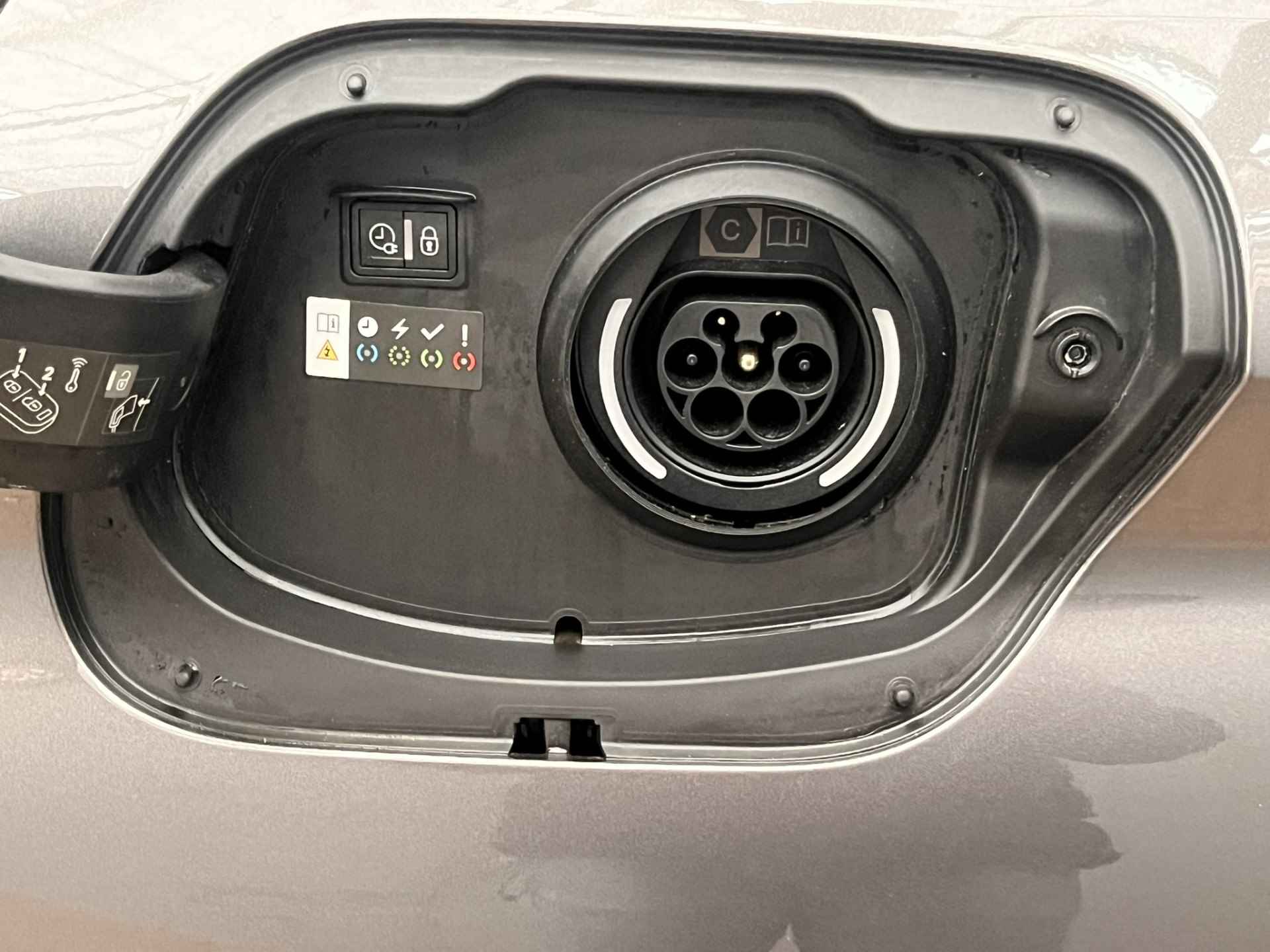 Peugeot 308 SW SW 1.6 HYbrid 180PK Allure Pack Business | Camera | Stoelverwarming | Parkeersensoren Rondom | 17" Lichtmetaal | Apple/Android Carplay | Leder/Stof - 17/37