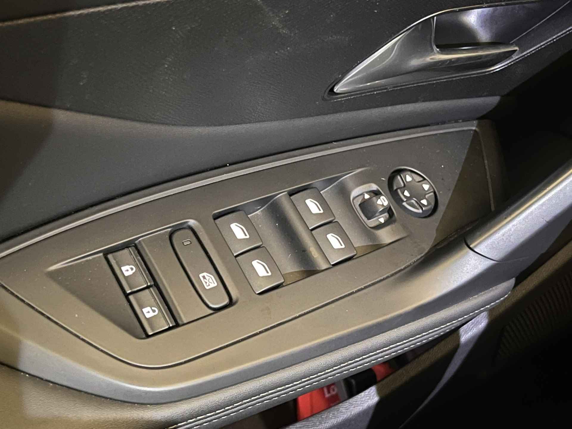Peugeot 308 SW SW 1.6 HYbrid 180PK Allure Pack Business | Camera | Stoelverwarming | Parkeersensoren Rondom | 17" Lichtmetaal | Apple/Android Carplay | Leder/Stof - 29/37