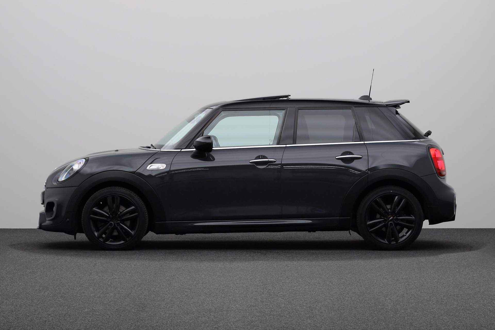 MINI 5-deurs 2.0 Cooper S | Panoramadak | JCW trim | Harman Kardon | Camera | Head Up | Comfort Access | - 8/24