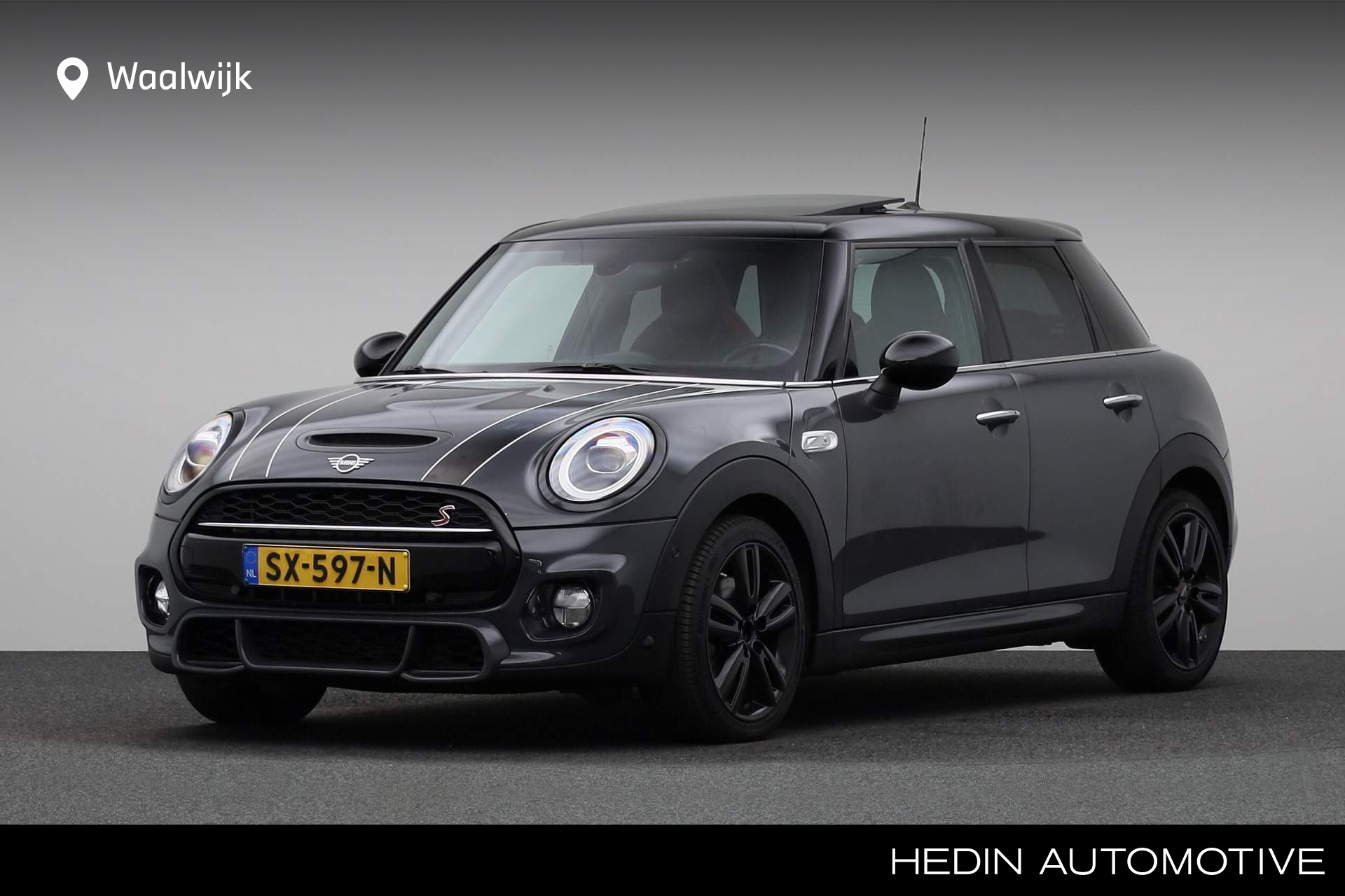 MINI 5-deurs 2.0 Cooper S | Panoramadak | JCW trim | Harman Kardon | Camera | Head Up | Comfort Access |