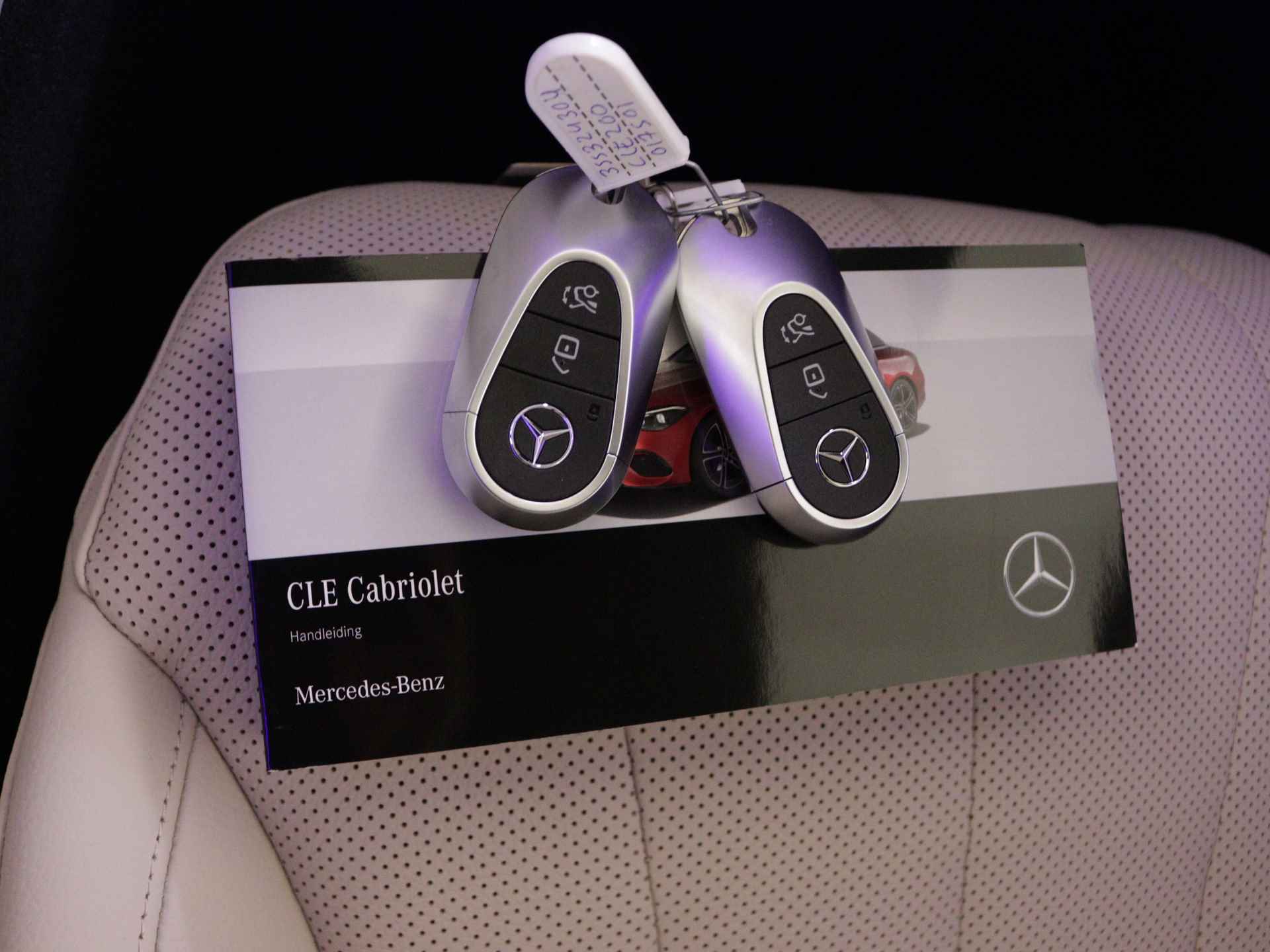 Mercedes-Benz CLE Cabriolet 200 AMG Line | Rijassistentiepakket Plus | Premium pakket | DIGITAL LIGHT | Cabriolet comfortpakket | USB-pakket plus | Burmester® 3D surround sound system | MBUX Augmented reality voor navigatie | - 26/43