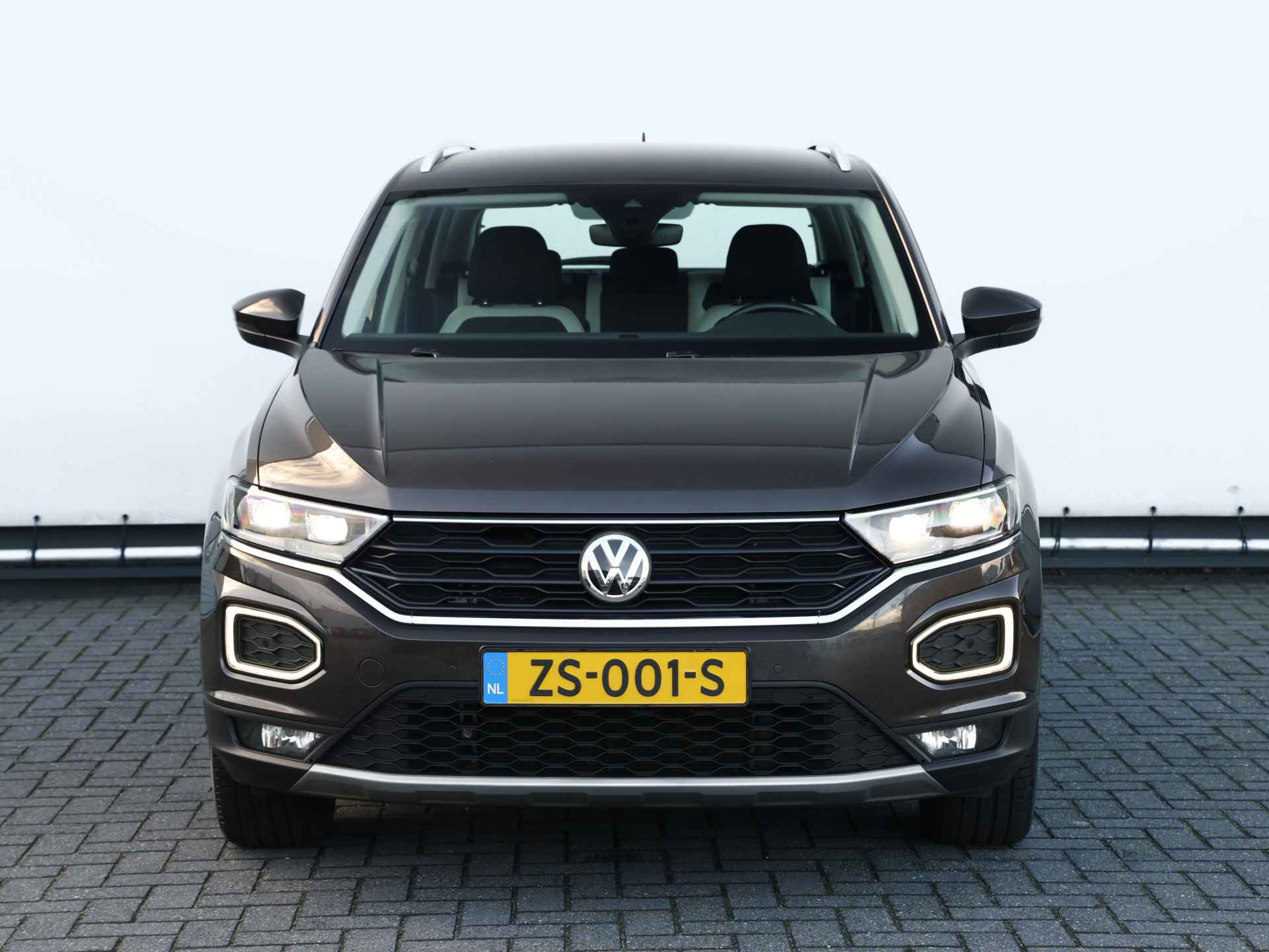 Volkswagen T-Roc 1.5 TSI Sport 150pk DSG | LED | Navigatie | Climate control | Stoelverwarming I Trekhaak - 4/40