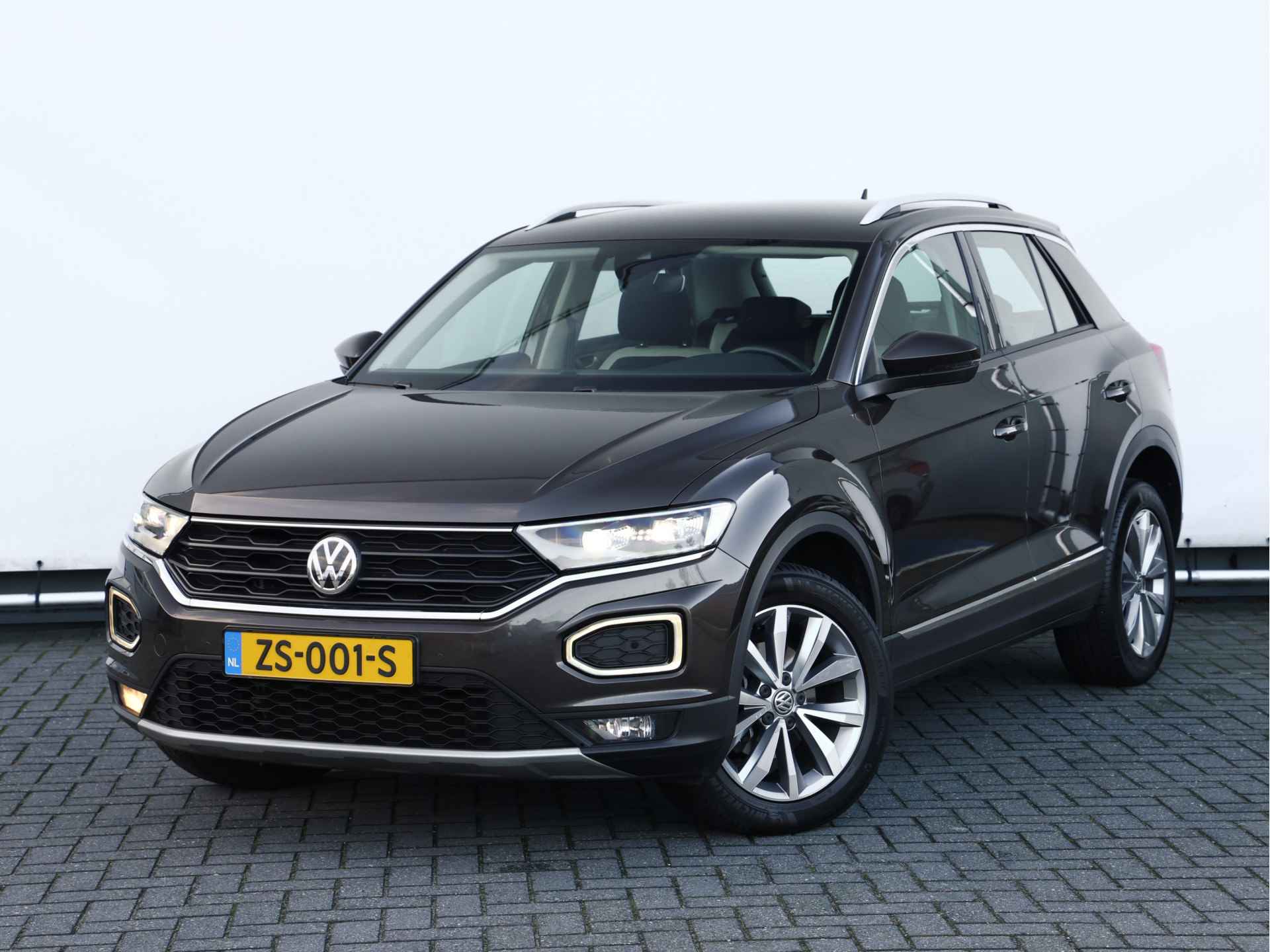 Volkswagen T-Roc 1.5 TSI Sport 150pk DSG | LED | Navigatie | Climate control | Stoelverwarming I Trekhaak - 11/40