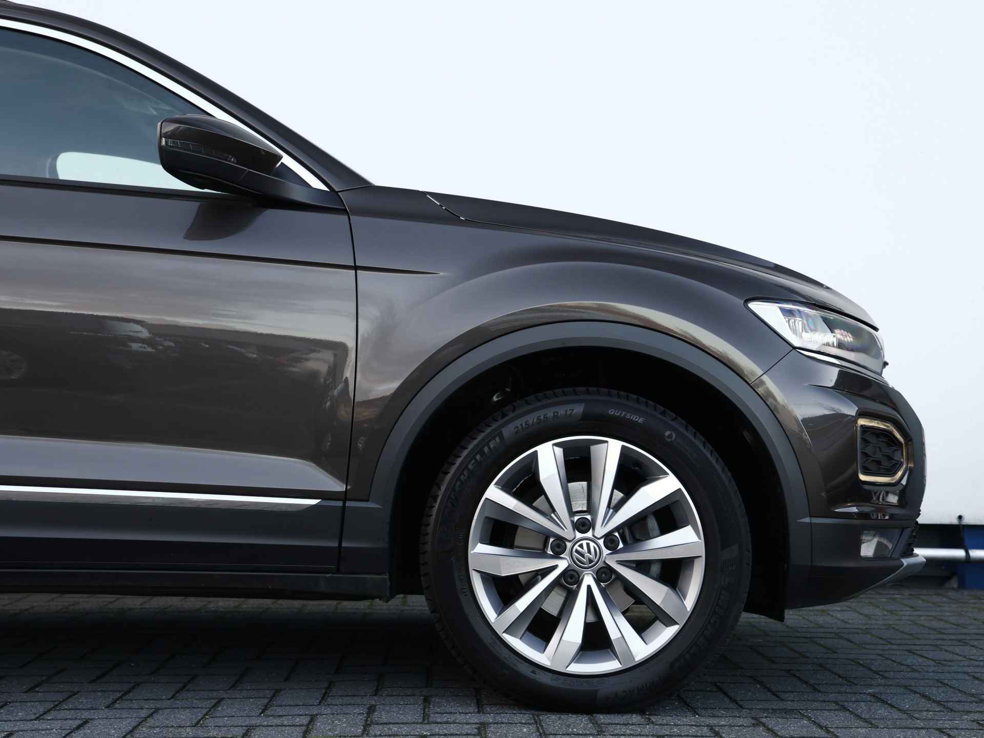 Volkswagen T-Roc 1.5 TSI Sport 150pk DSG | LED | Navigatie | Climate control | Stoelverwarming I Trekhaak - 15/40