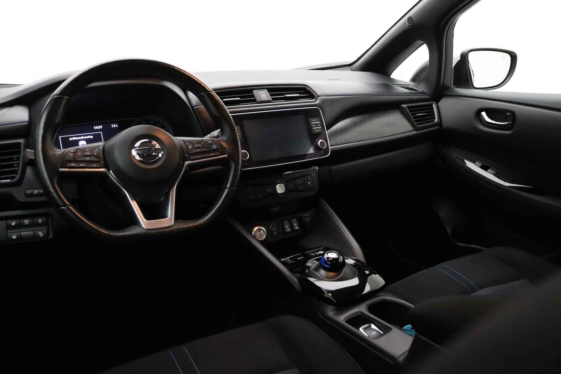 Nissan LEAF N-Connecta 40 kWh | Weinig kilometers | Navigatie | Camera | Climate control | Lichtmetalen velgen - 8/39