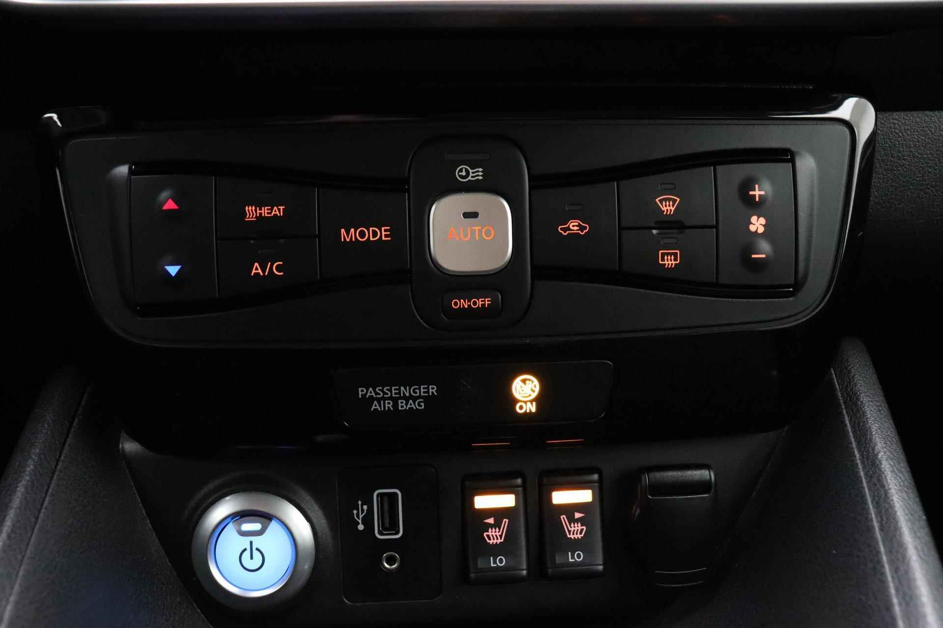 Nissan LEAF N-Connecta 40 kWh | Weinig kilometers | Navigatie | Camera | Climate control | Lichtmetalen velgen - 28/39